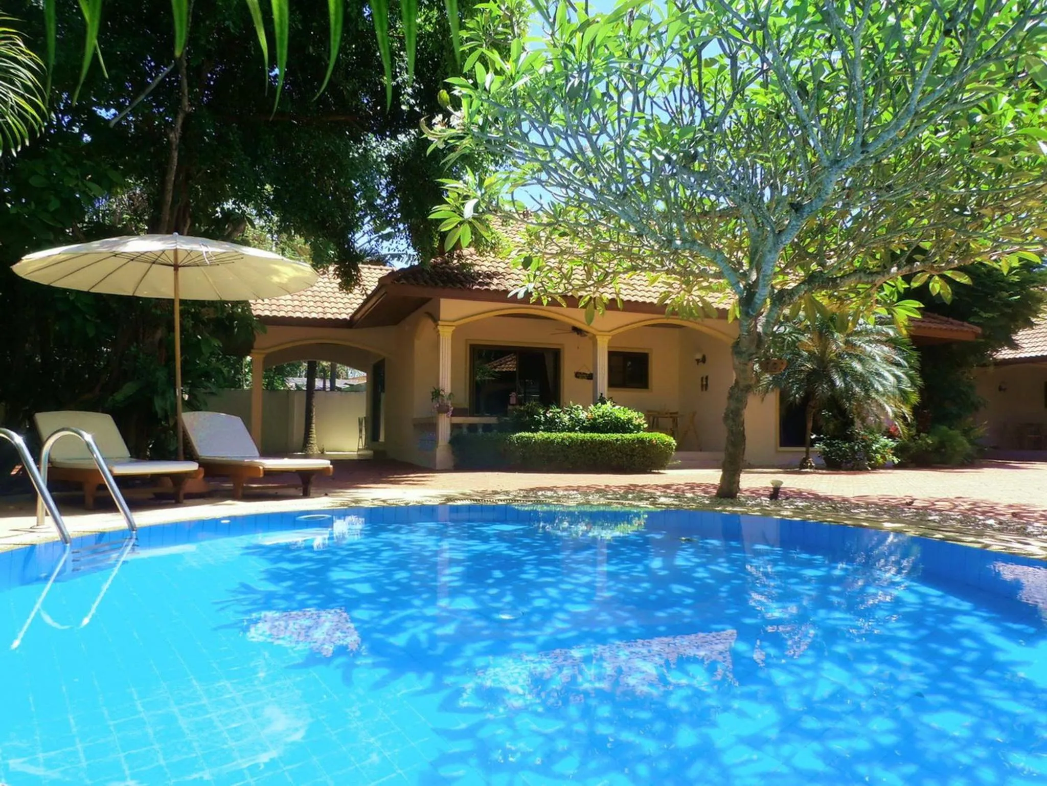 Swimming pool in Coconut Paradise Holiday Villas