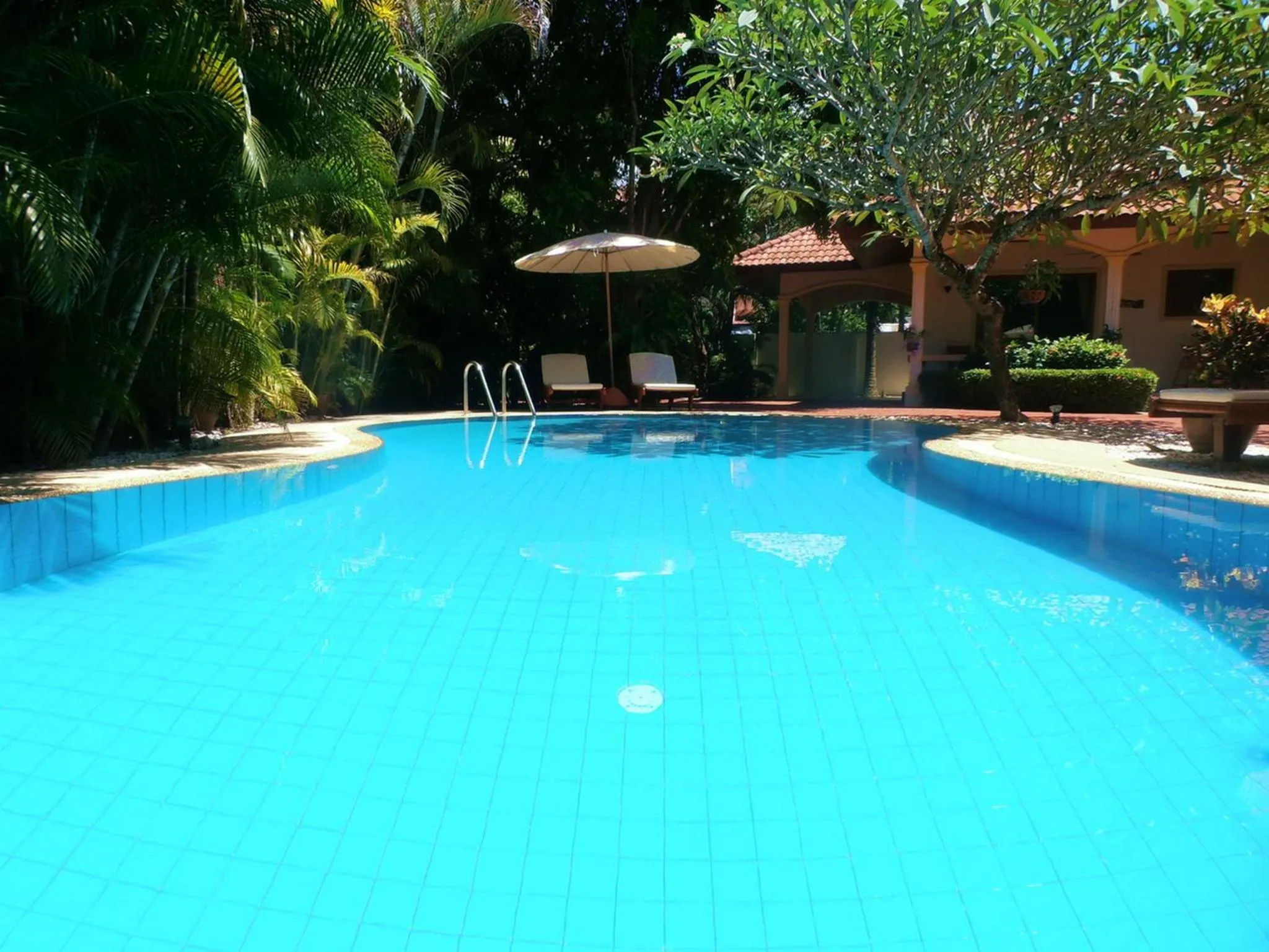 Swimming pool in Coconut Paradise Holiday Villas