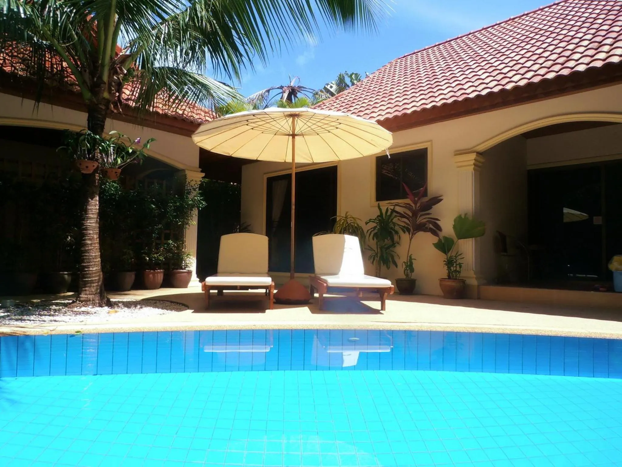 Swimming pool in Coconut Paradise Holiday Villas