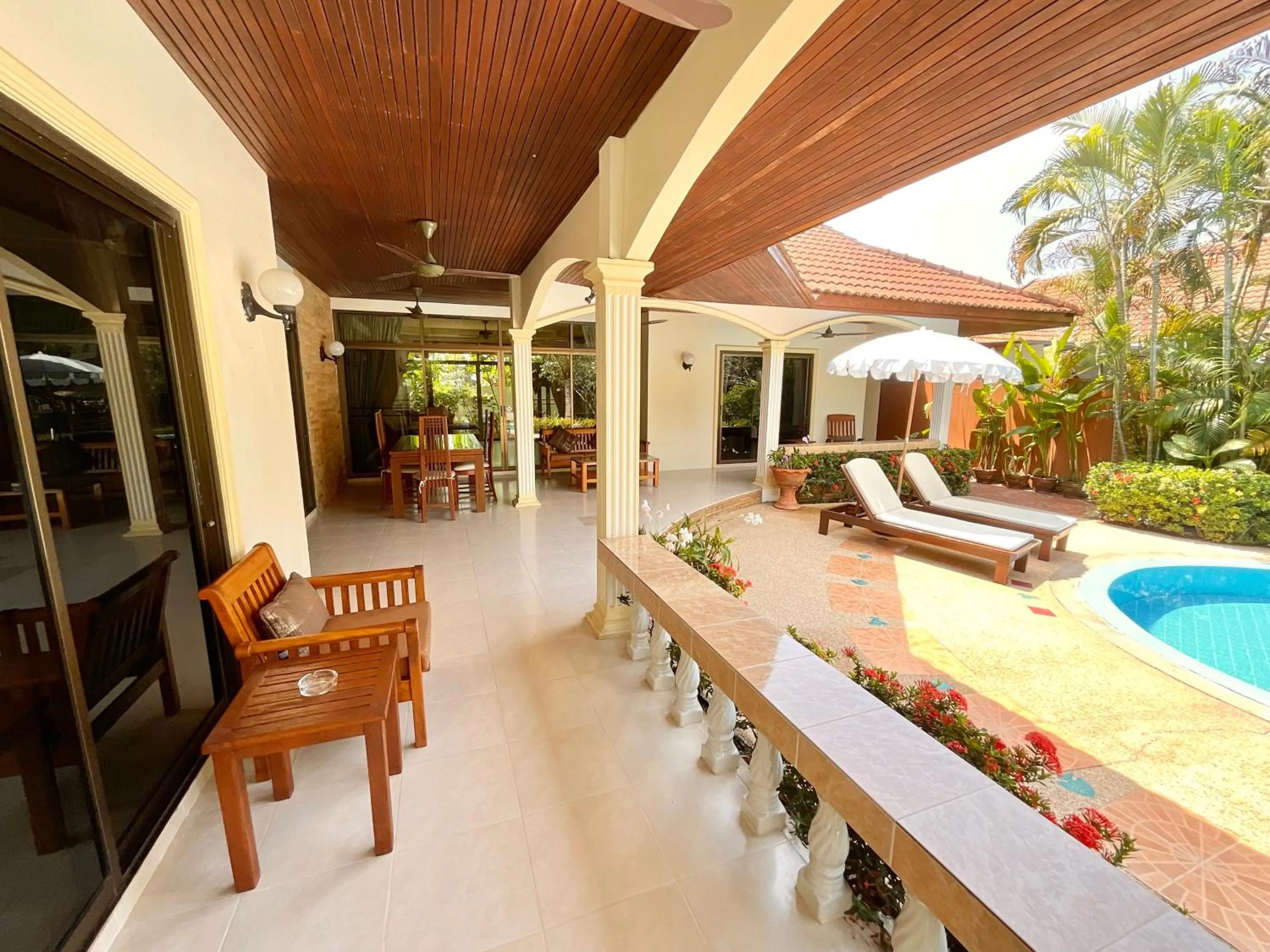 Coconut Paradise Holiday Villas