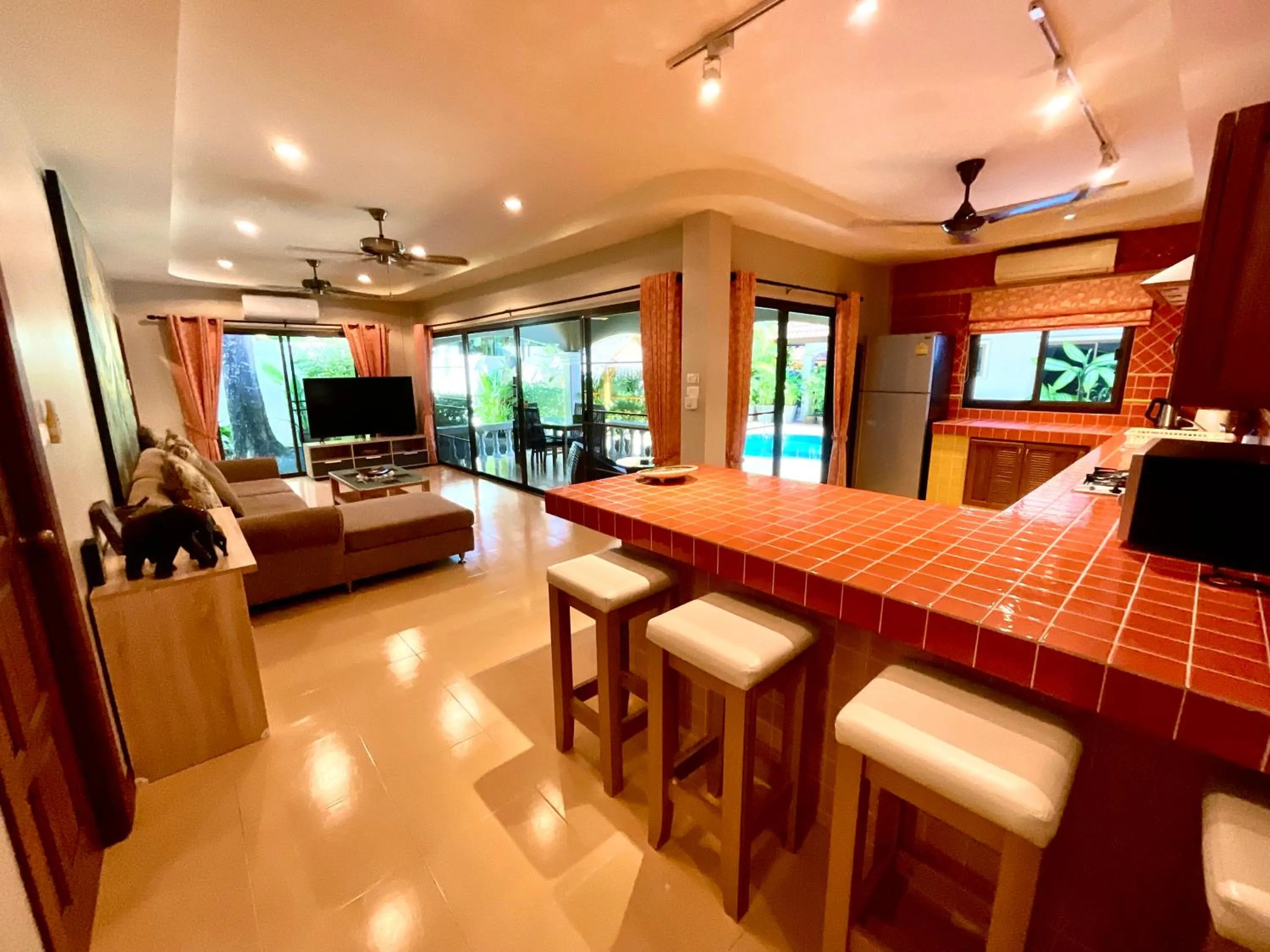 Kitchen or kitchenette in Coconut Paradise Holiday Villas