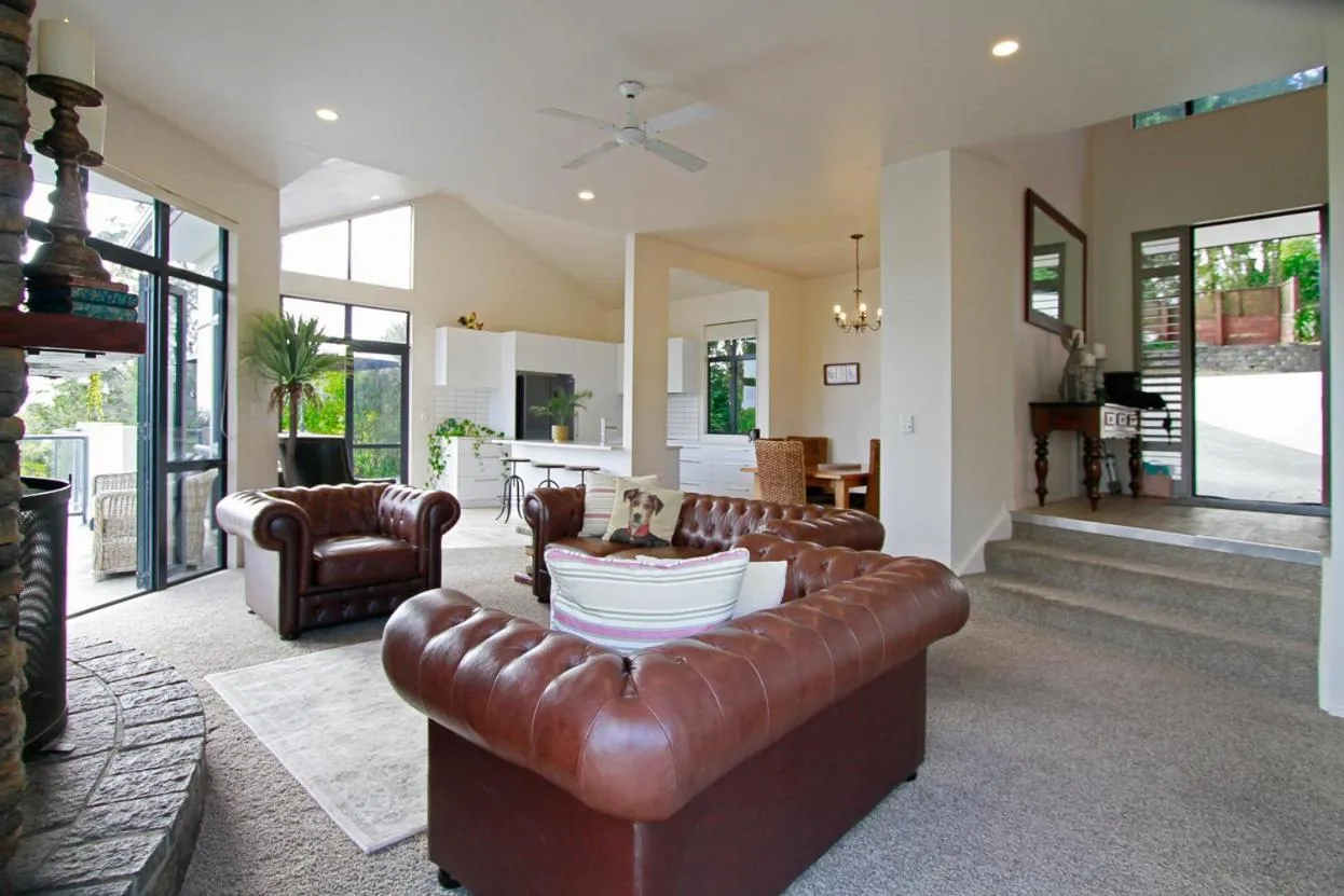 Living room in Tahi Lodge - Matakana Coast