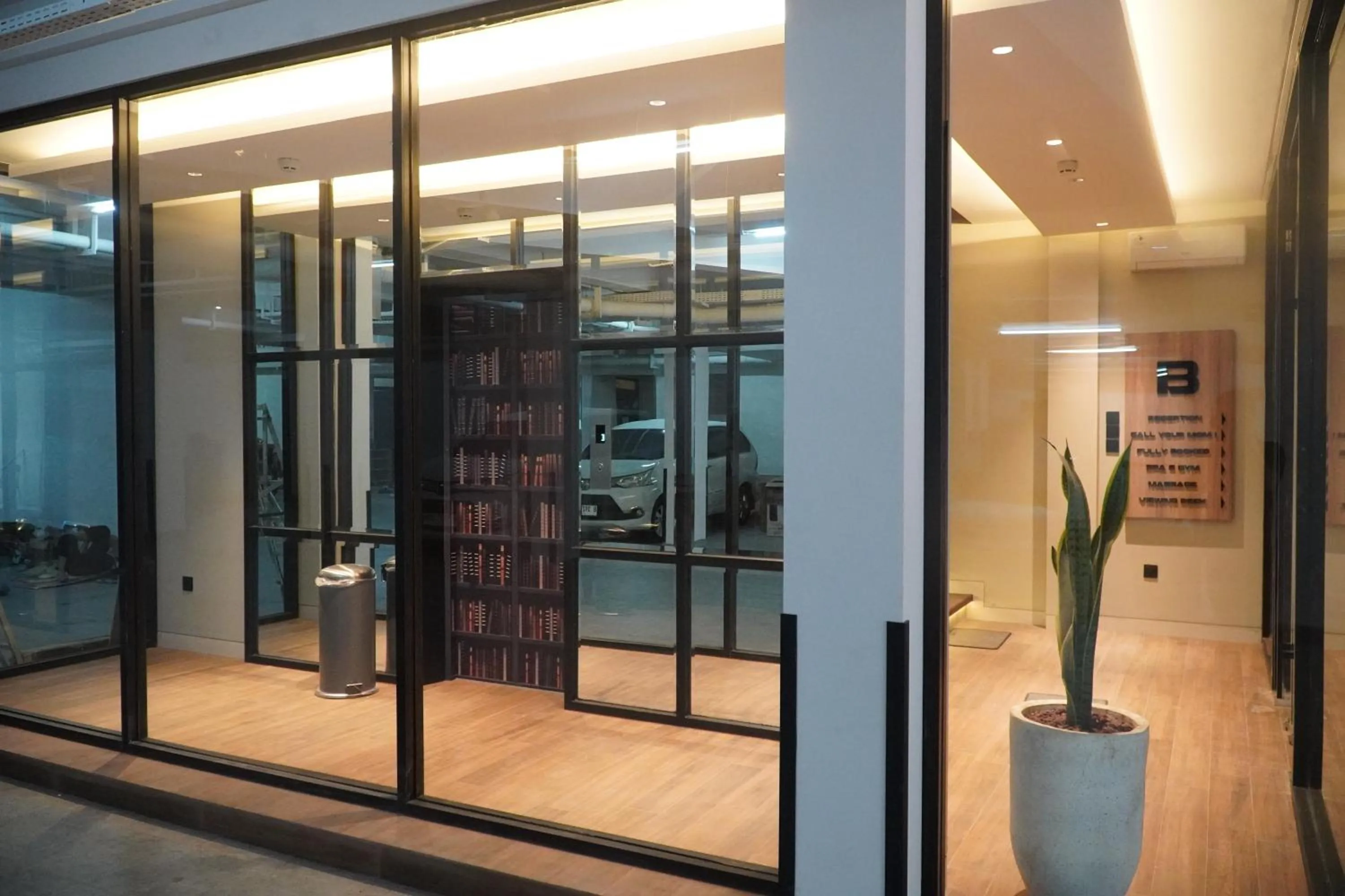 Property building in Posto Dormire Sudirman