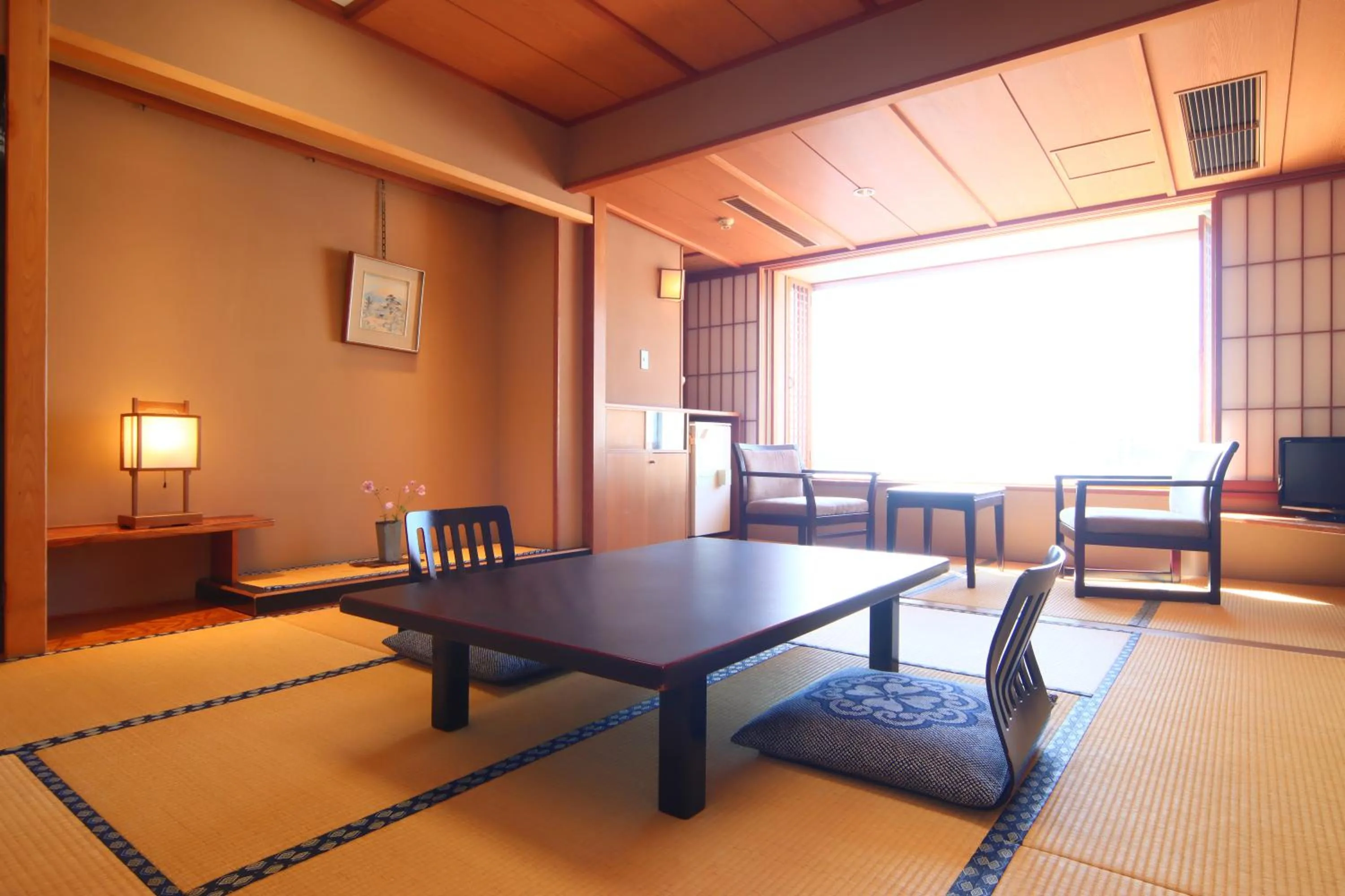 Photo of the whole room in Nishiki-no-Yu Jimotoya