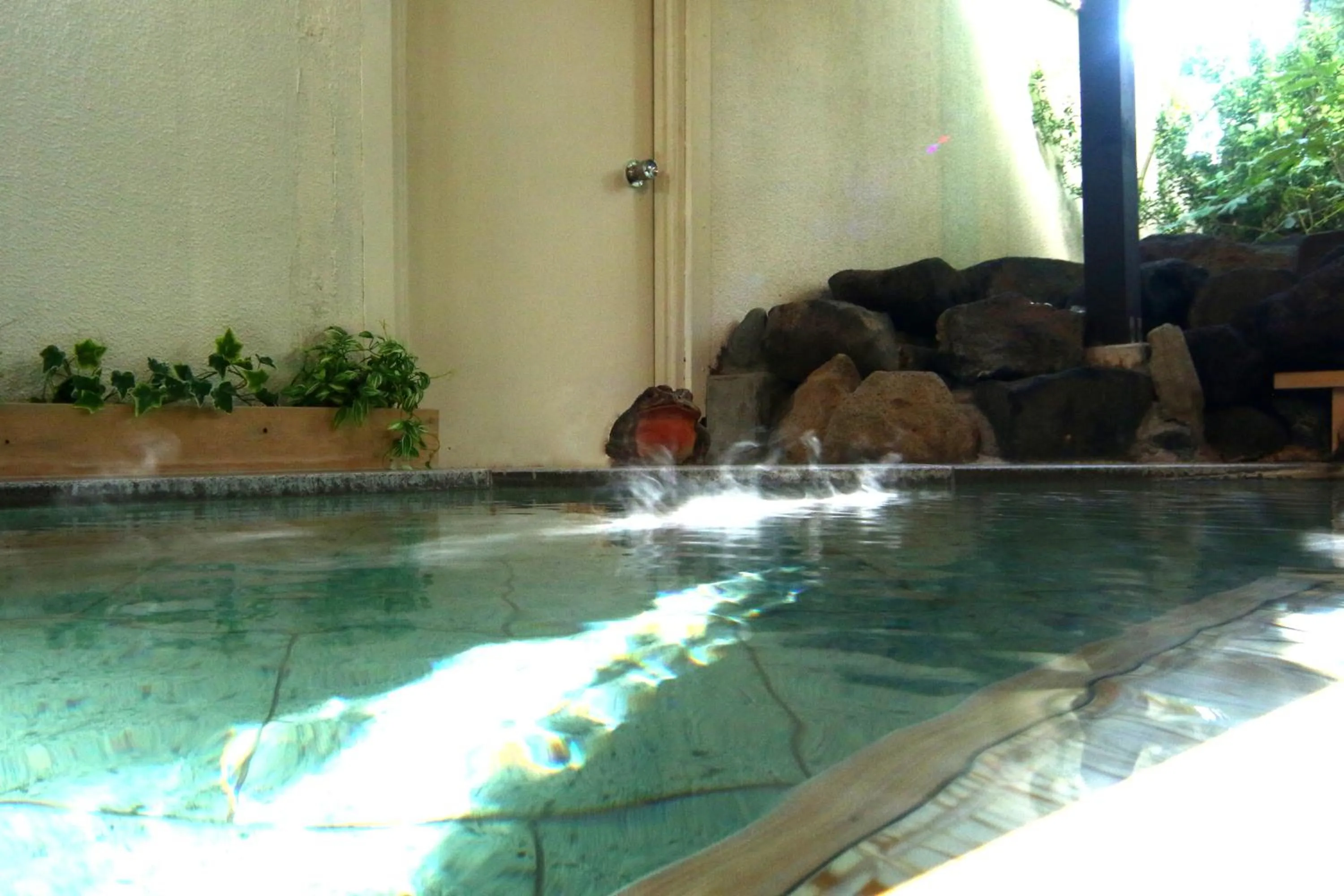 Hot Spring Bath in Nishiki-no-Yu Jimotoya