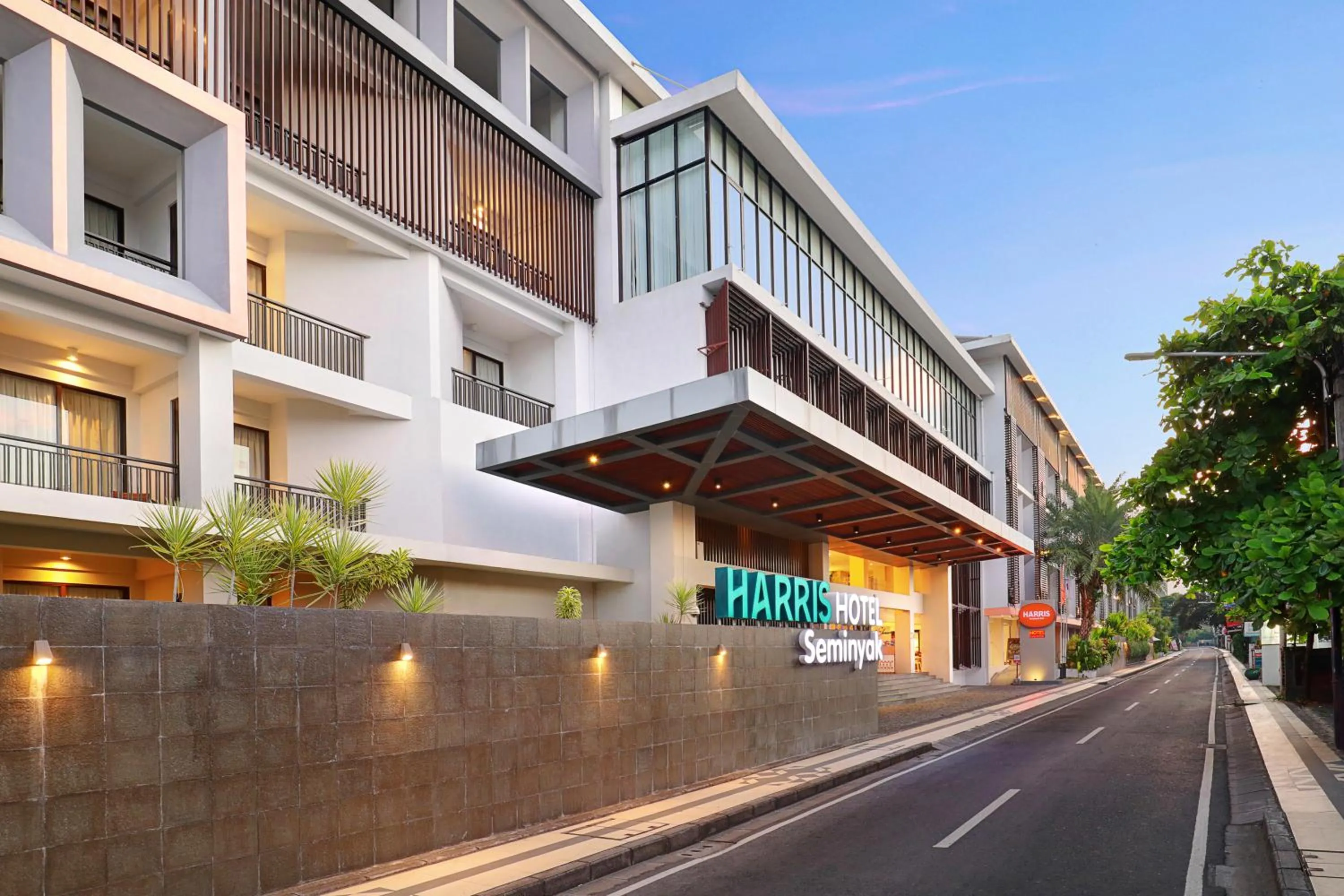 Facade/entrance in HARRIS Hotel Seminyak