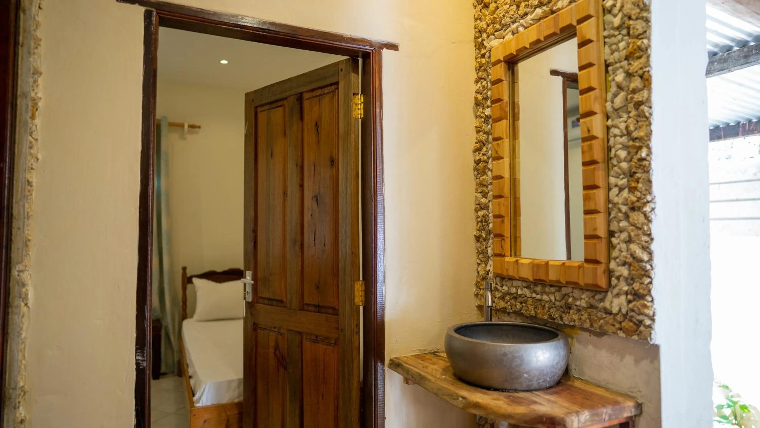 Bathroom in Tulia House Backpackers