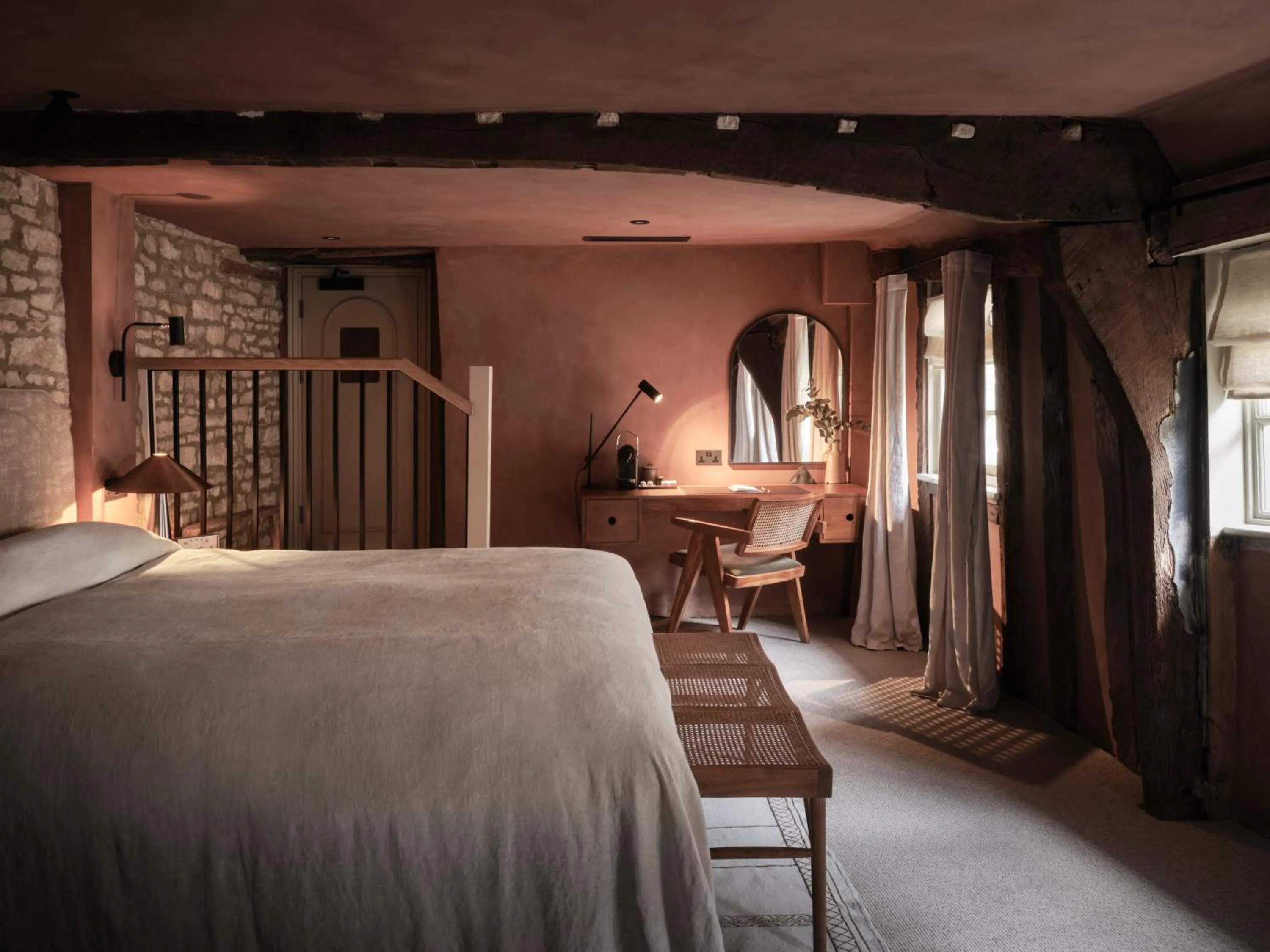 Photo of the whole room in BULL Burford