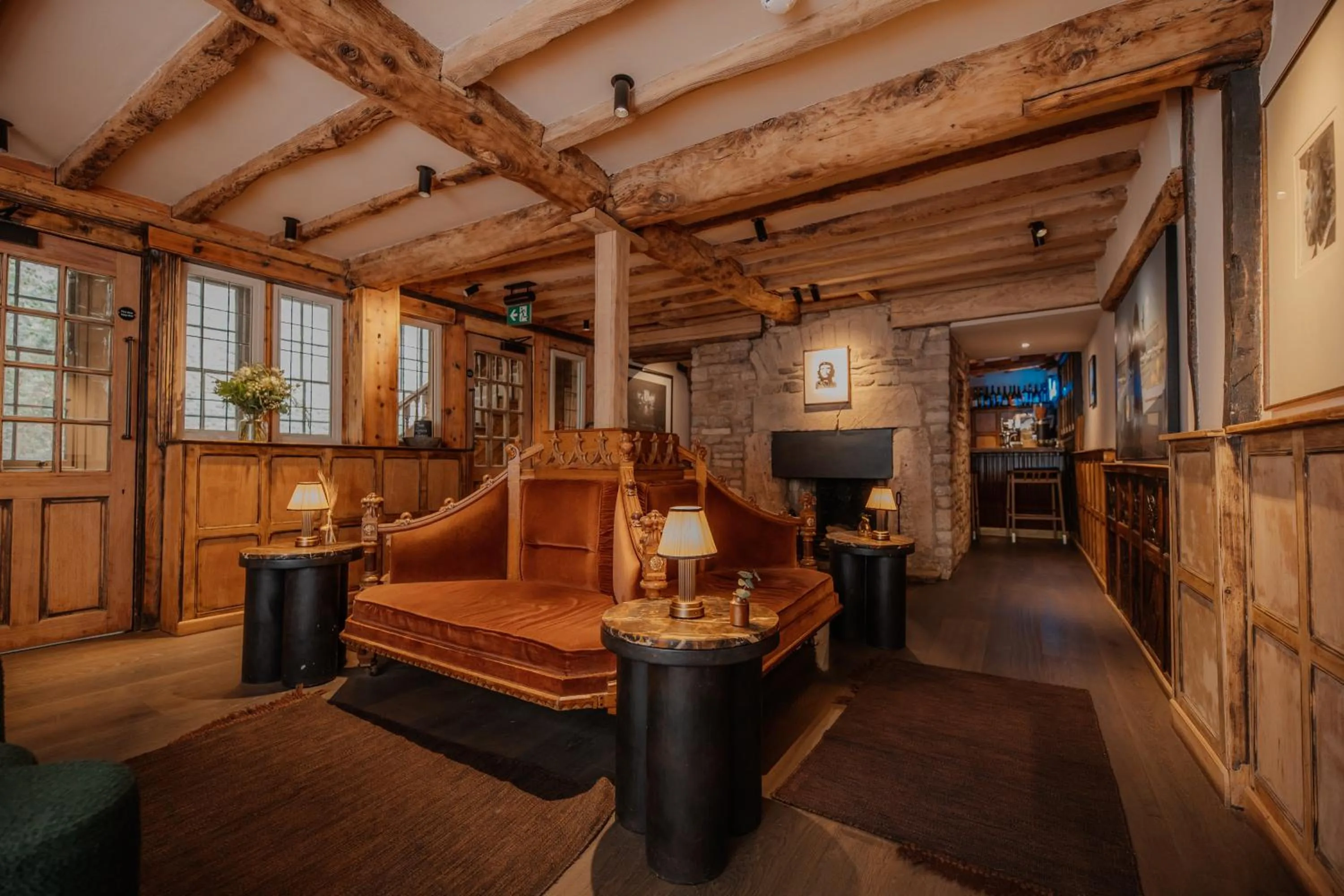 Lounge or bar in BULL Burford
