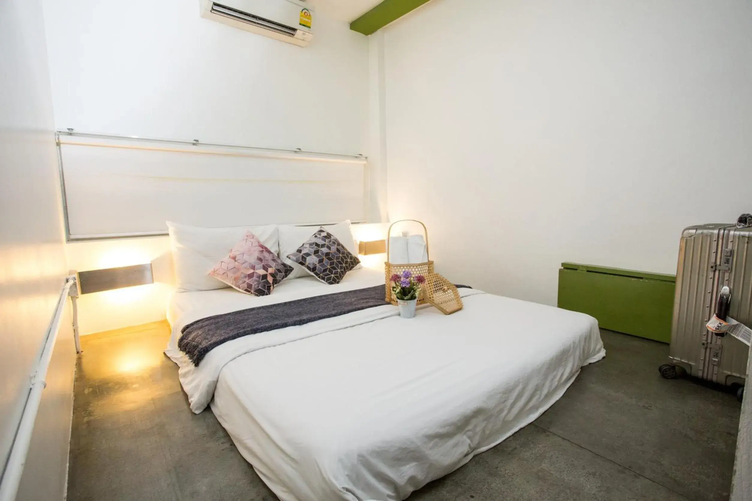 Standard with Private Bathroom (5th floor) in Qilombo Hostel Silom - HQ Standard with Private Bathroom (5th floor) in Qilombo Hostel Silom - HQ