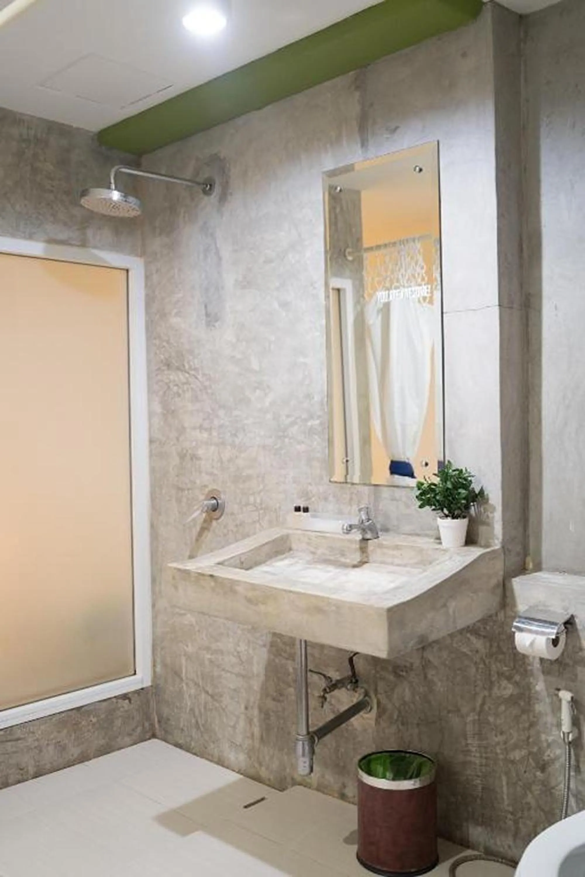 Bathroom in Qilombo Hostel Silom