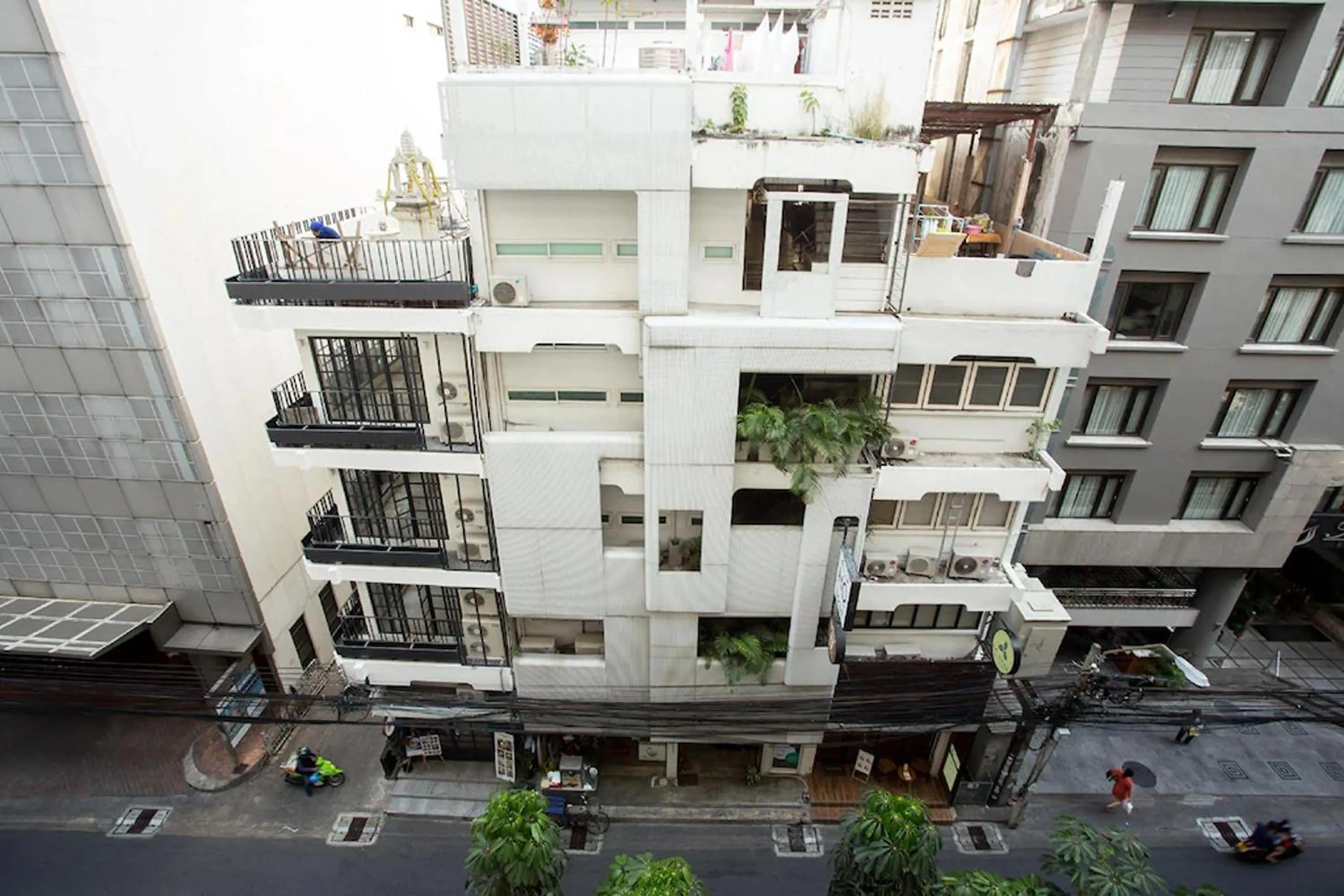 Property building in Qilombo Hostel Silom