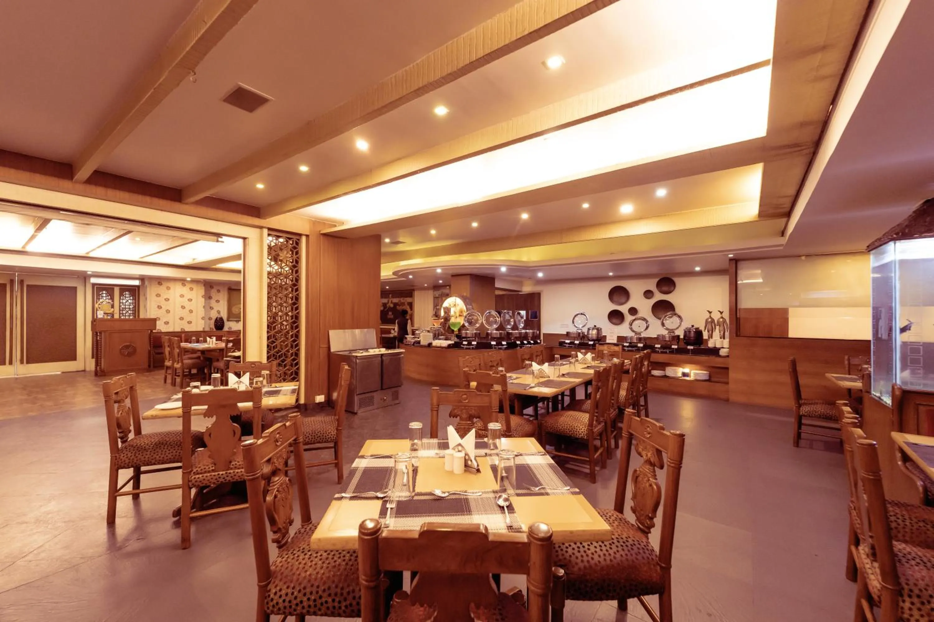 Restaurant/places to eat in Hotel Celebration