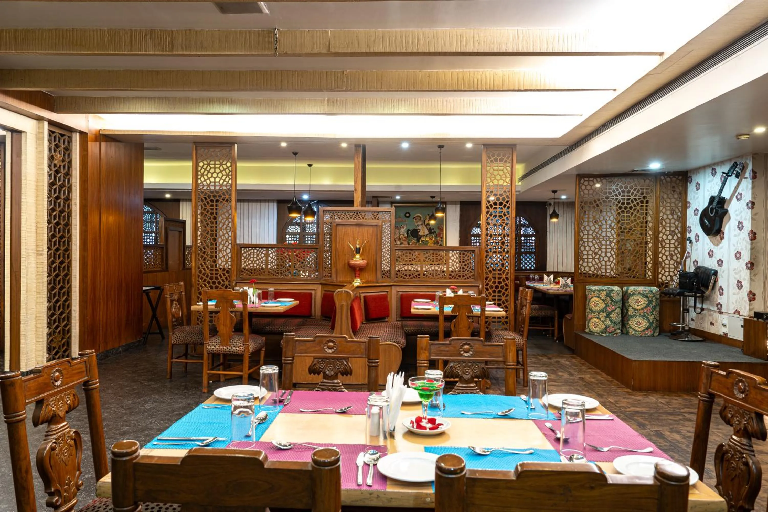 Restaurant/places to eat in Hotel Celebration