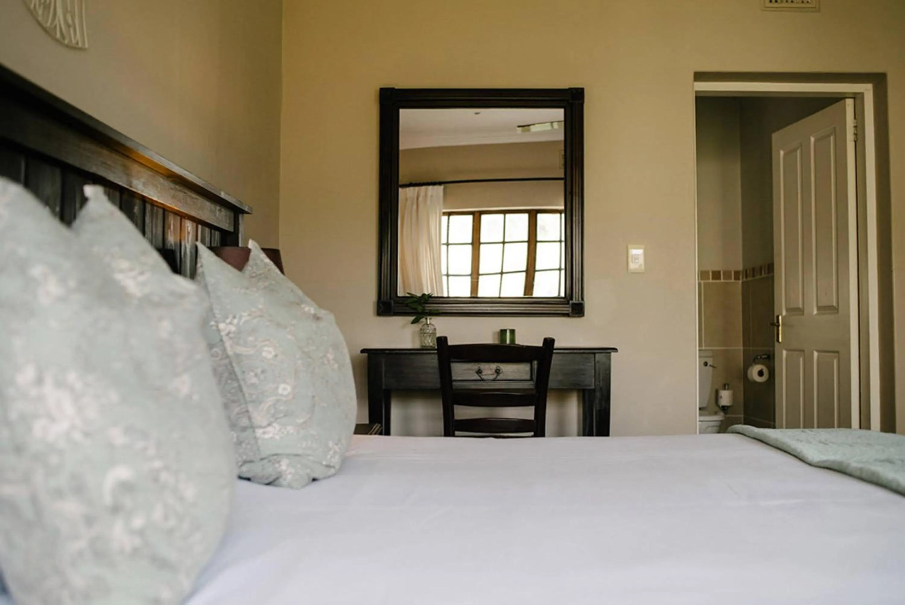 Bedroom, Bed in African Sands B&B