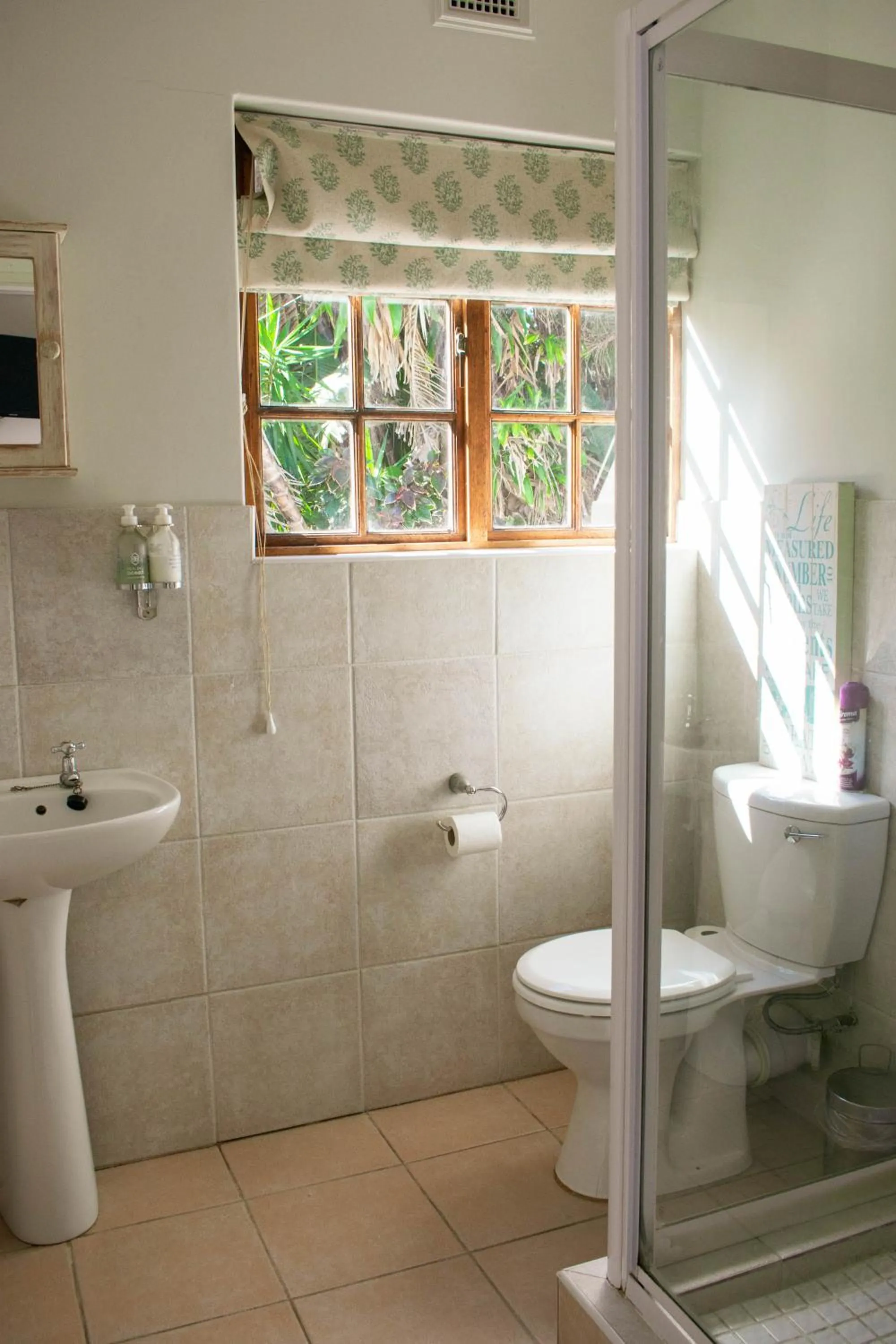 Bathroom in African Sands B&B