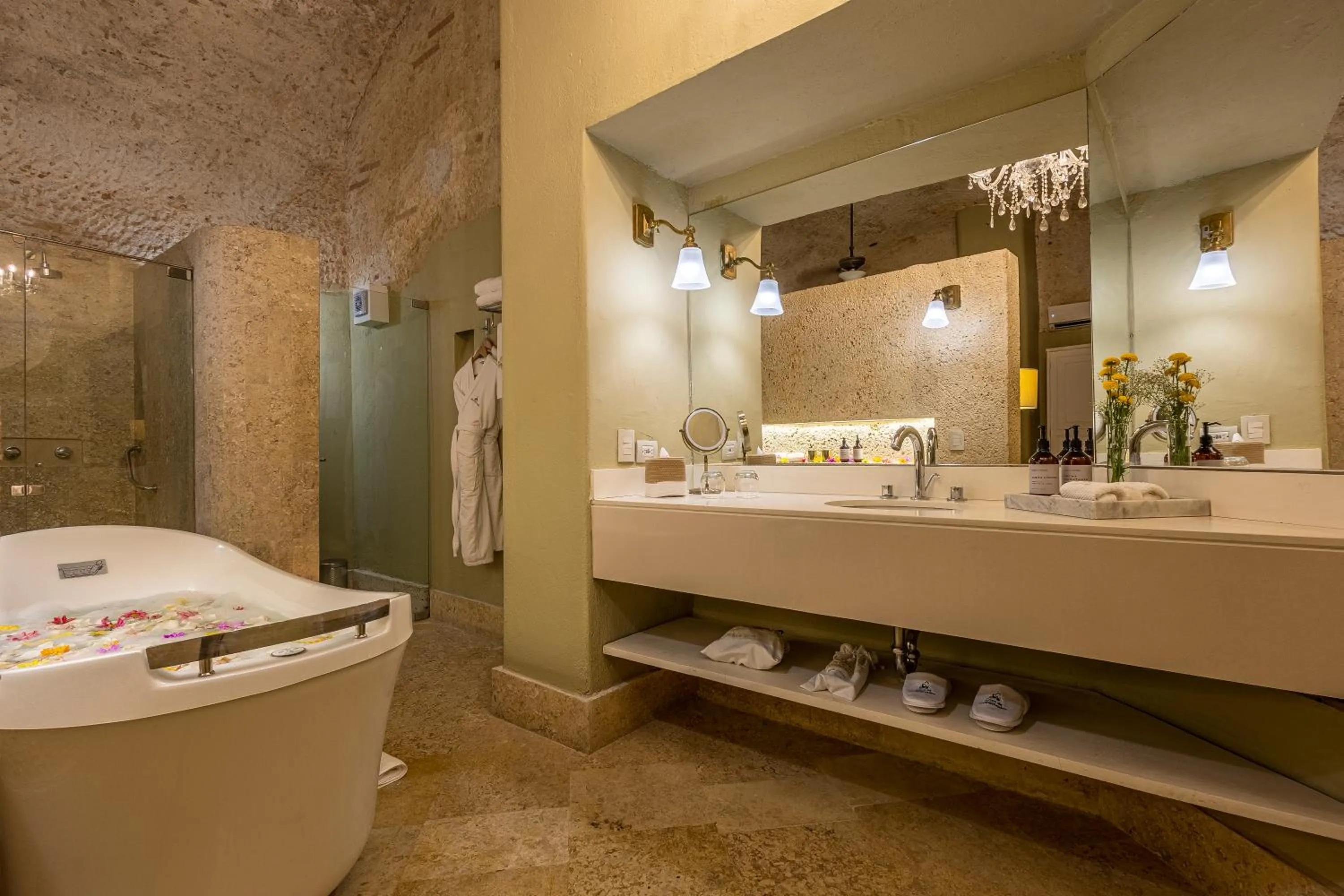 Shower in Hotel Casa del Gobernador