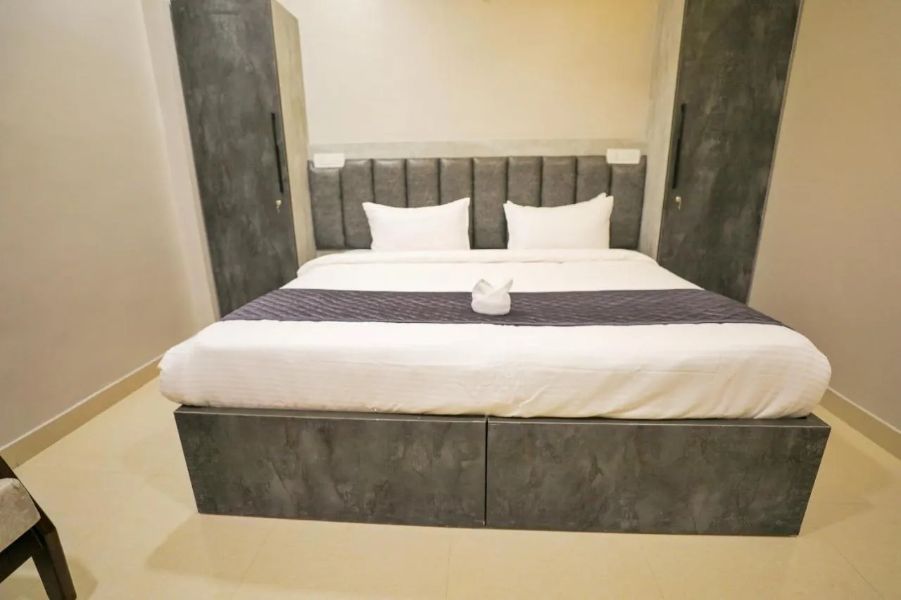 Bed in Hotel Ceasta, Beside US Consulate Hyderabad, Gachibowli