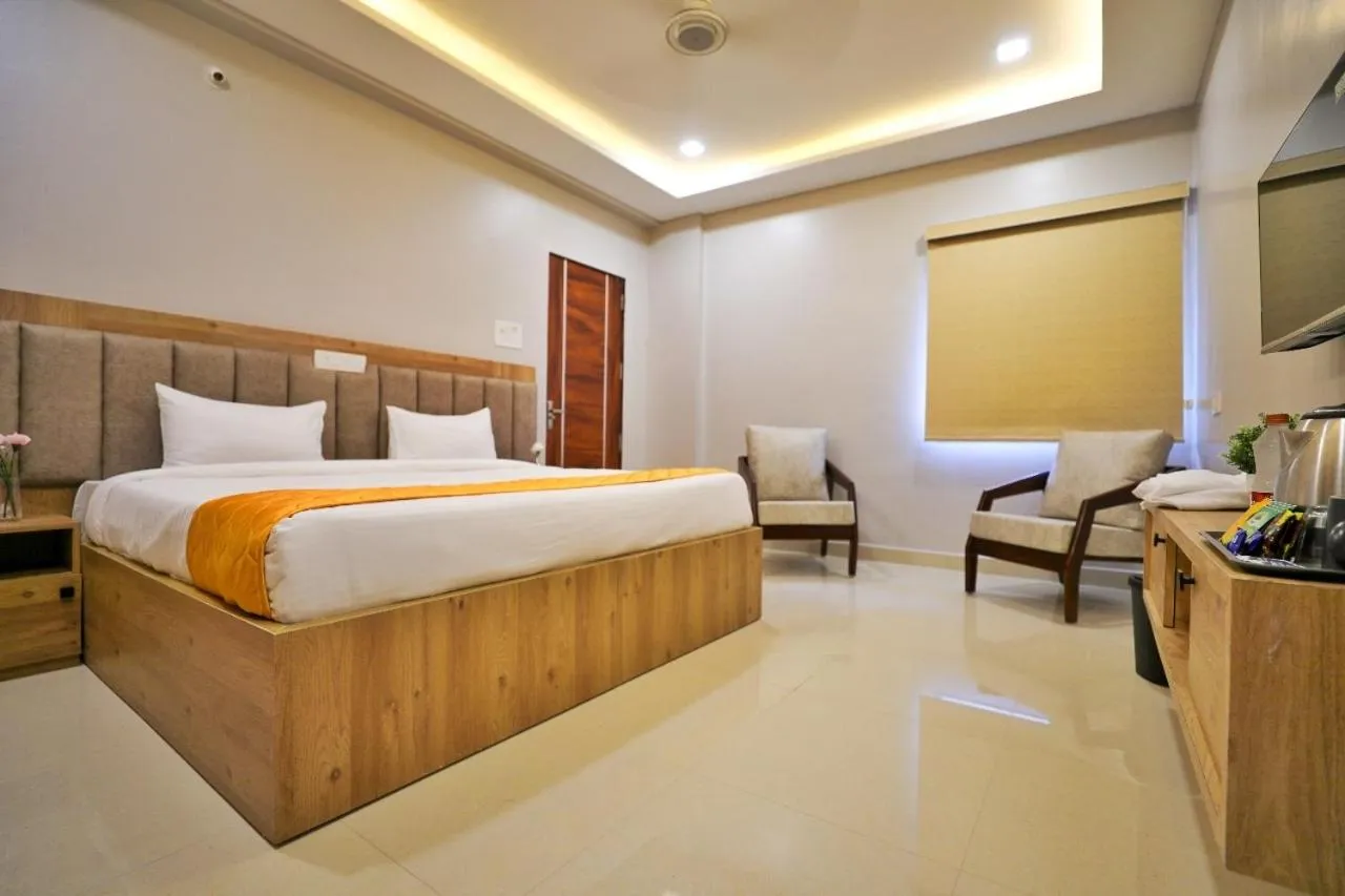 Bed in Hotel Ceasta, Beside US Consulate Hyderabad, Gachibowli