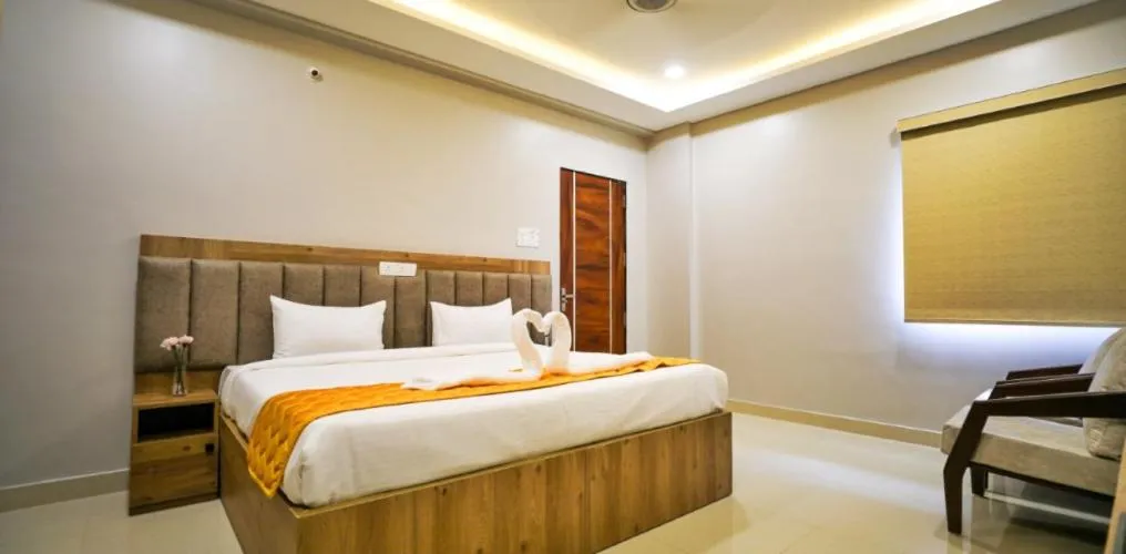 Bed in Hotel Ceasta, Beside US Consulate Hyderabad, Gachibowli