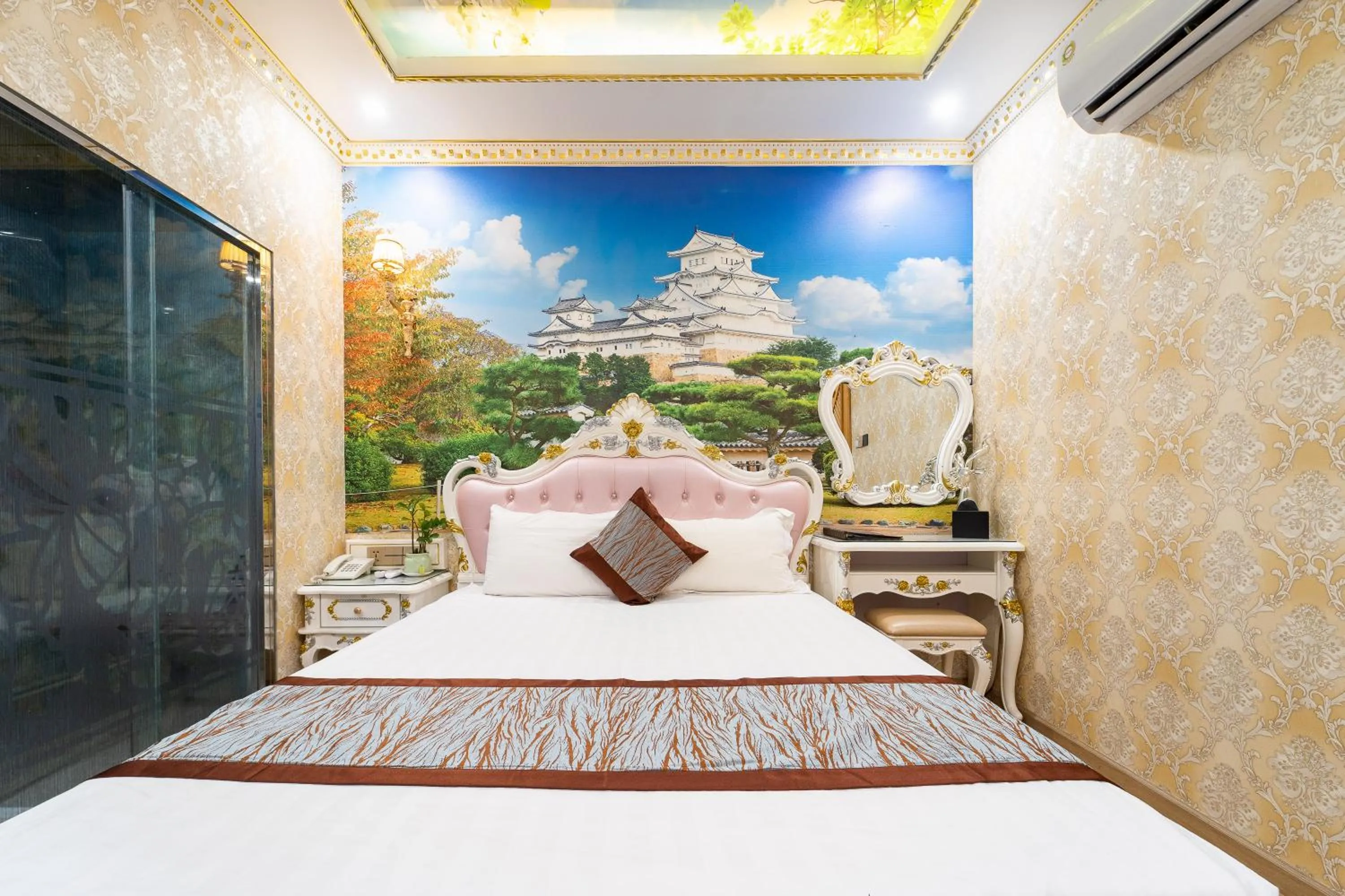 Bedroom, Bed in Townhouse District 10 Near Children Hospital 1 Formerly Cuong Thanh 3 Hotel