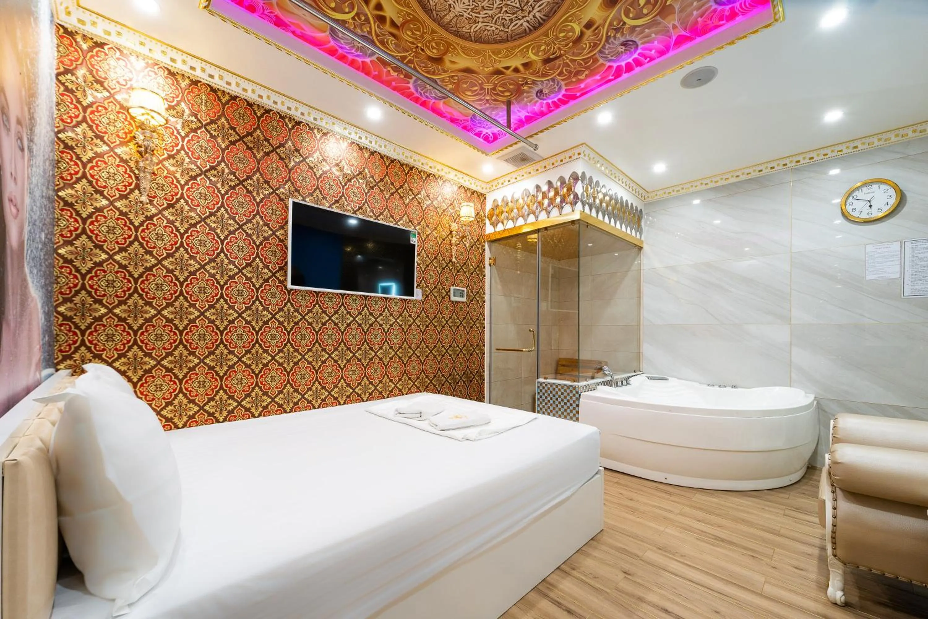 Shower, Bed in Townhouse District 10 Near Children Hospital 1 Formerly Cuong Thanh 3 Hotel