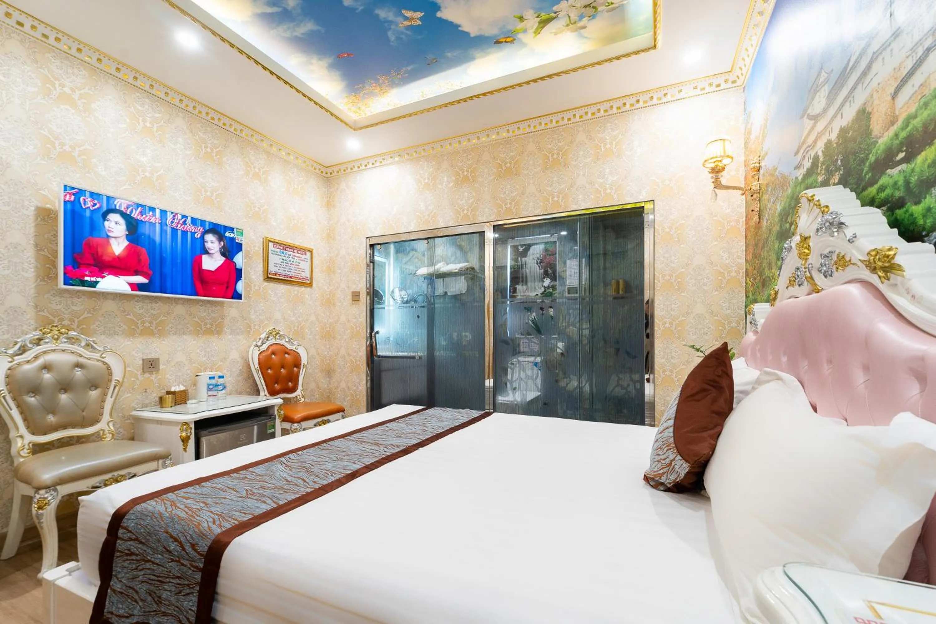 Bedroom, Bed in Townhouse District 10 Near Children Hospital 1 Formerly Cuong Thanh 3 Hotel