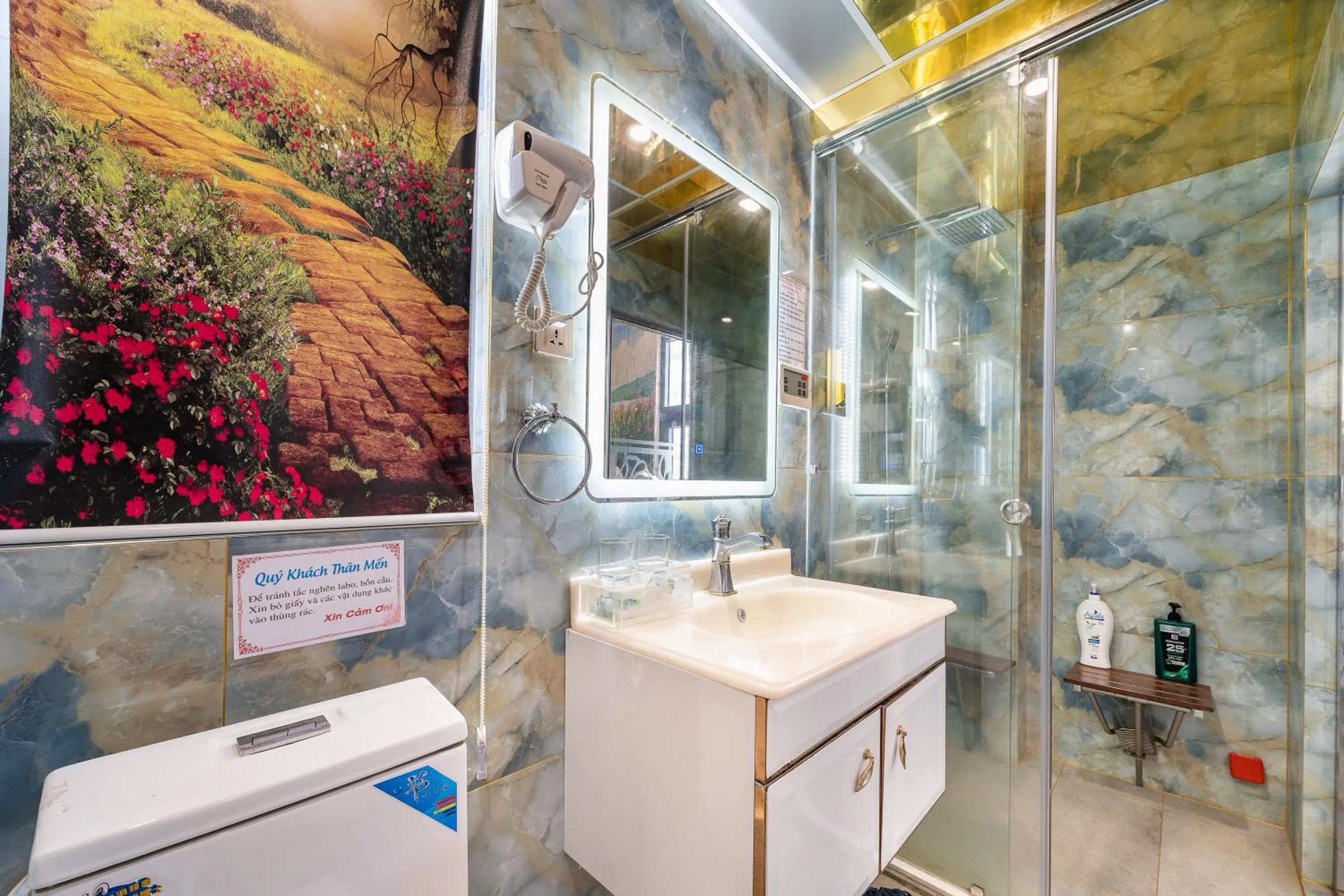 Bathroom in Townhouse District 10 Near Children Hospital 1 Formerly Cuong Thanh 3 Hotel