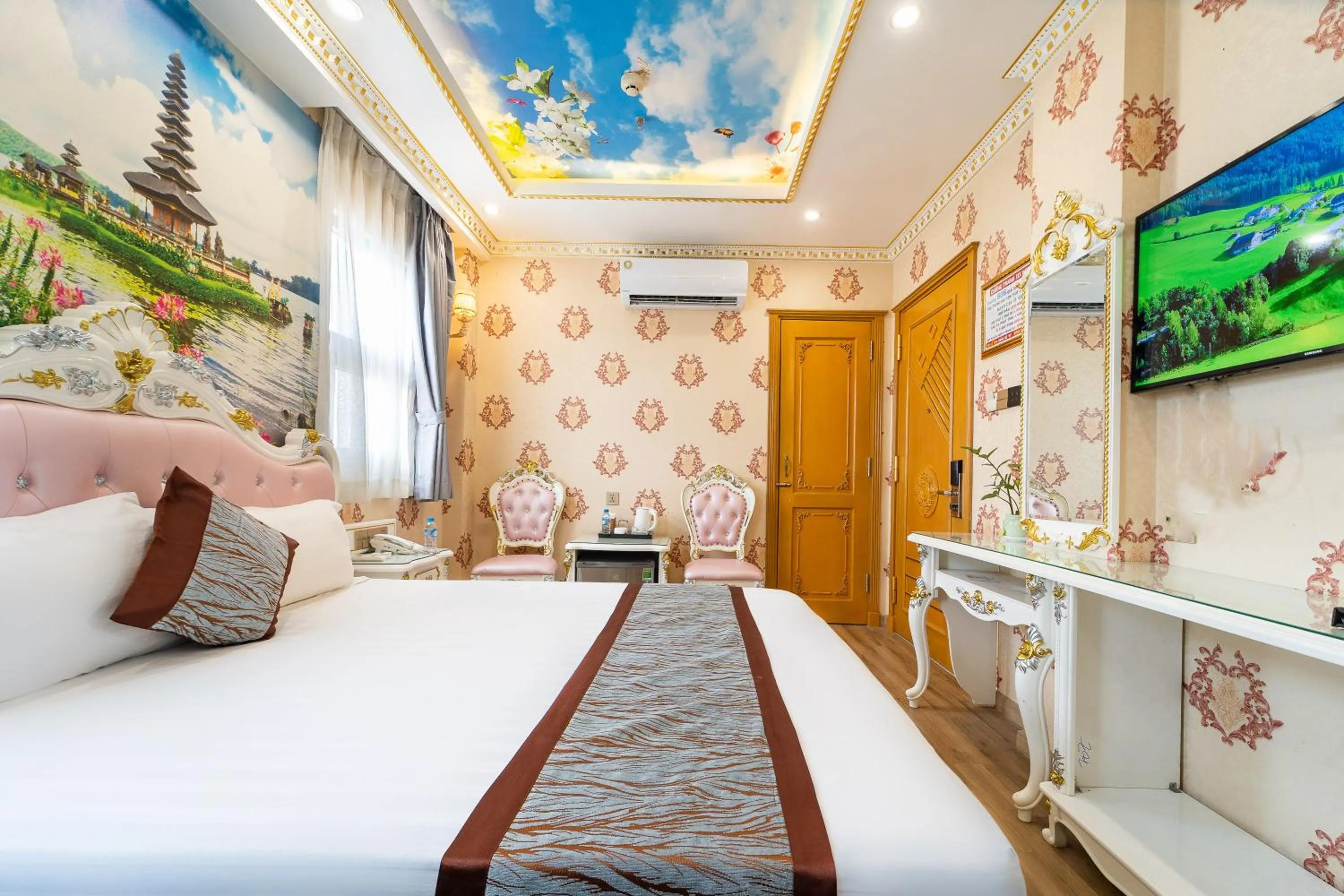 Bedroom, Bed in Townhouse District 10 Near Children Hospital 1 Formerly Cuong Thanh 3 Hotel