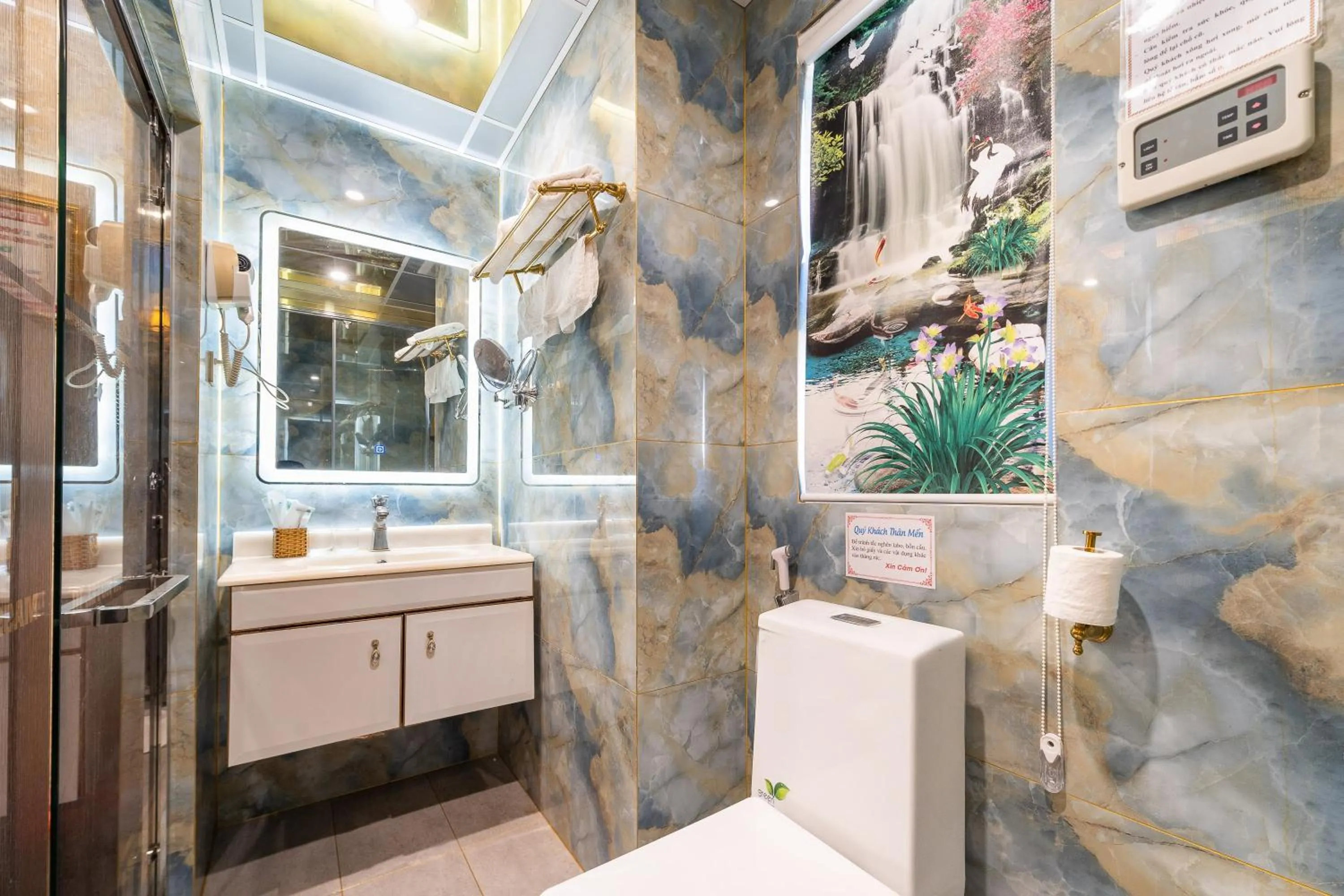 Bathroom in Townhouse District 10 Near Children Hospital 1 Formerly Cuong Thanh 3 Hotel