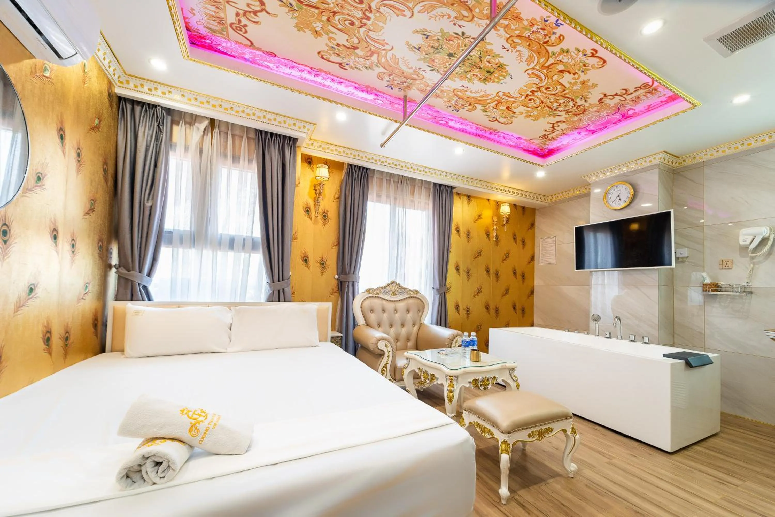 Shower, Bed in Townhouse District 10 Near Children Hospital 1 Formerly Cuong Thanh 3 Hotel