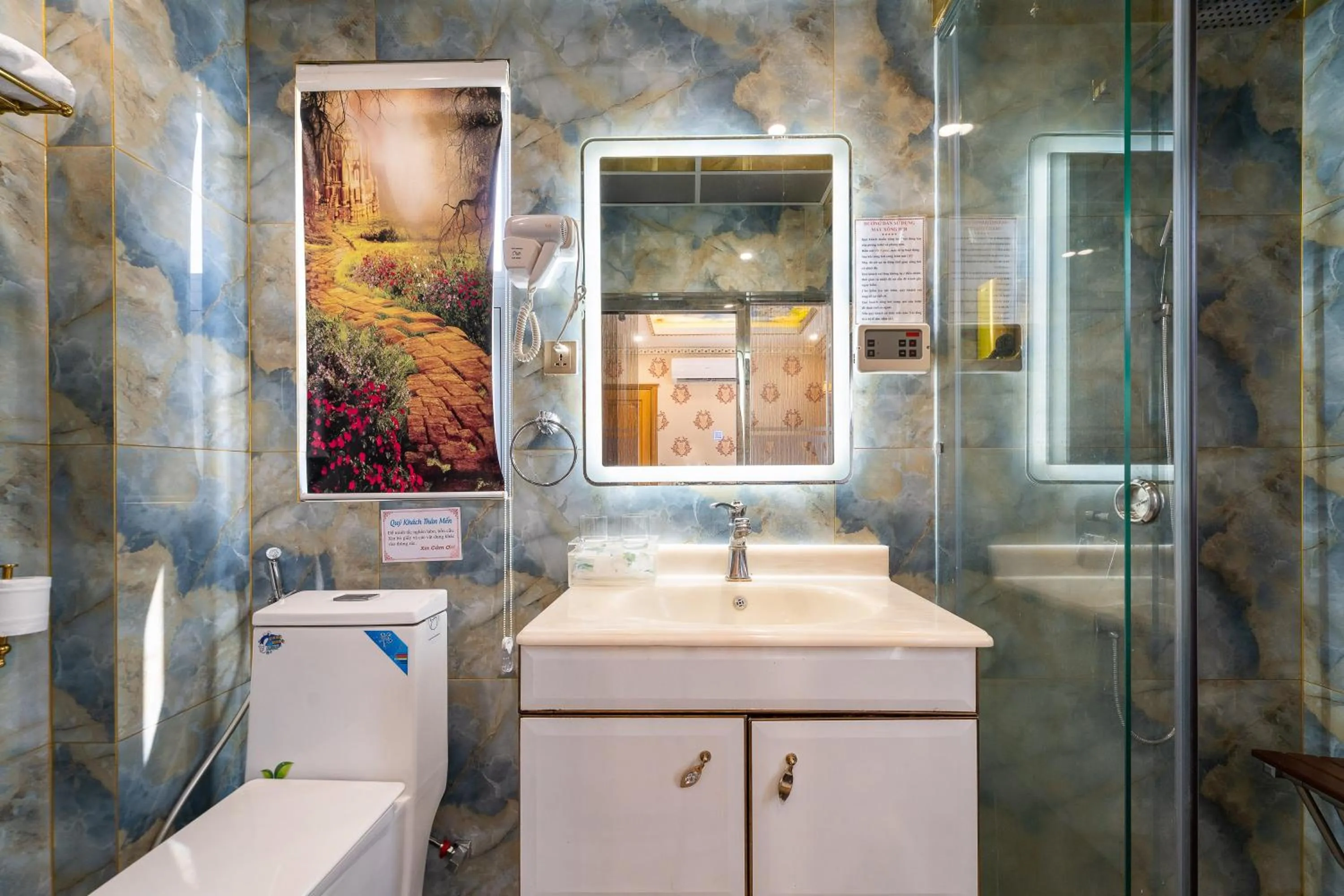 Bathroom in Townhouse District 10 Near Children Hospital 1 Formerly Cuong Thanh 3 Hotel