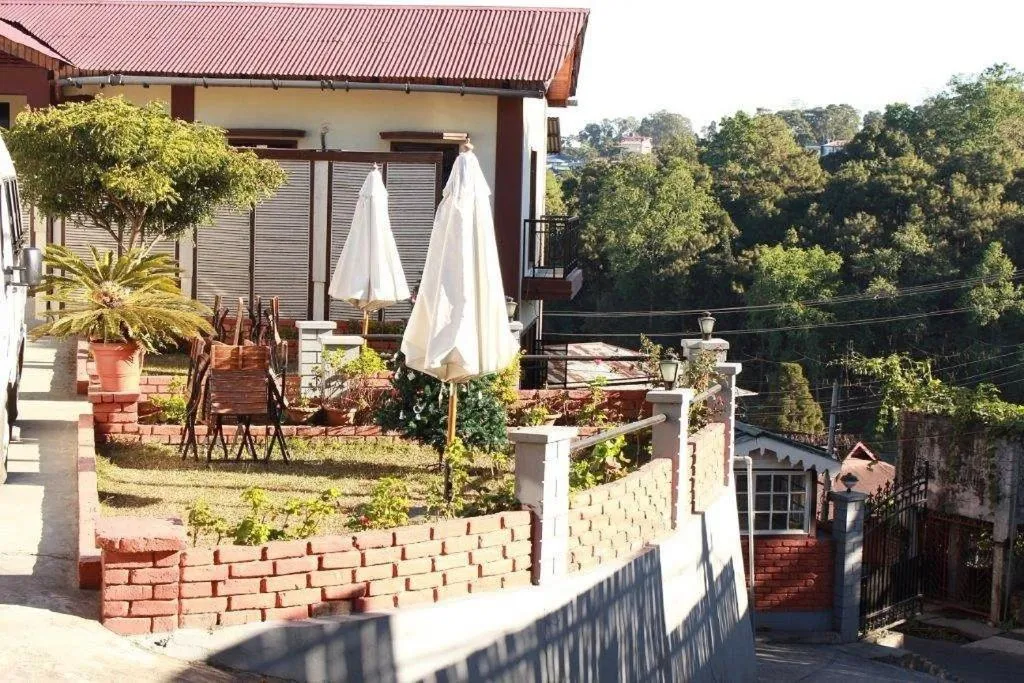 Cafe Shillong Bed and Breakfast