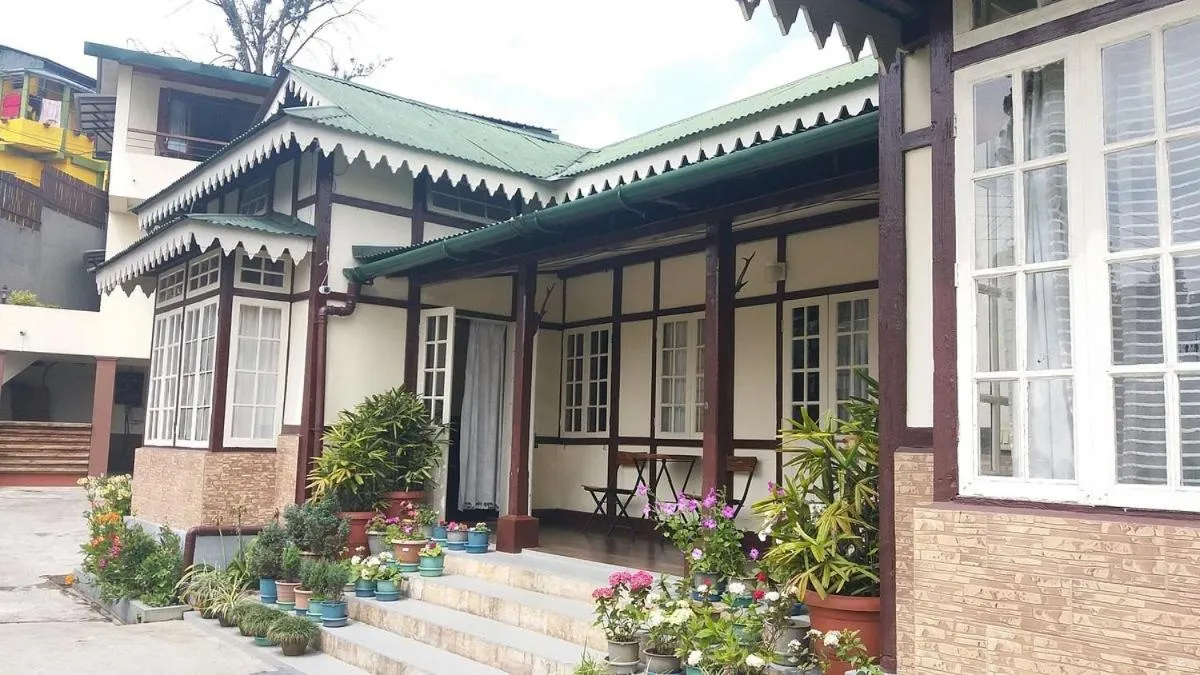 Cafe Shillong Bed and Breakfast