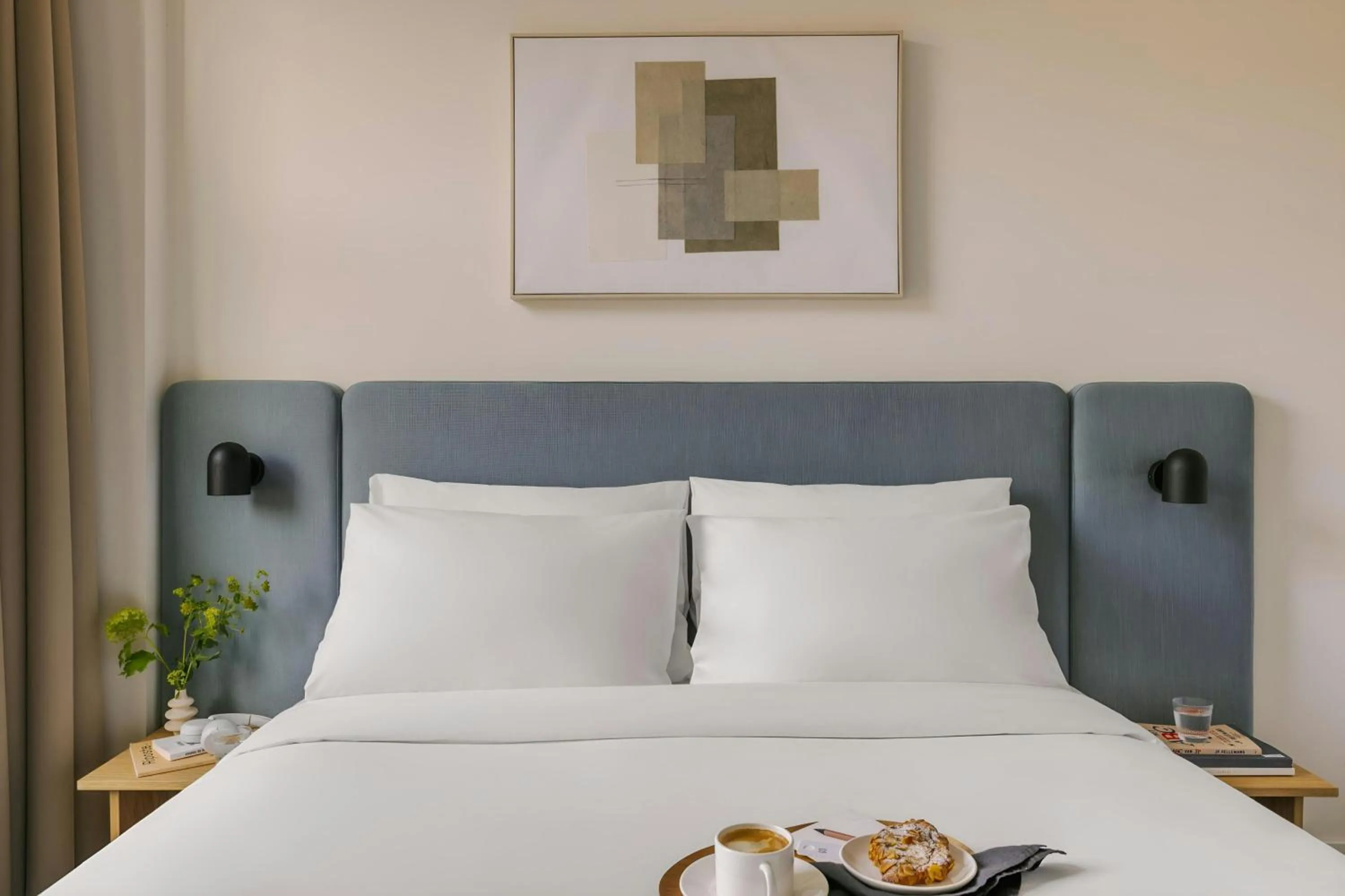 Bedroom, Bed in Hotel Rose Rotterdam