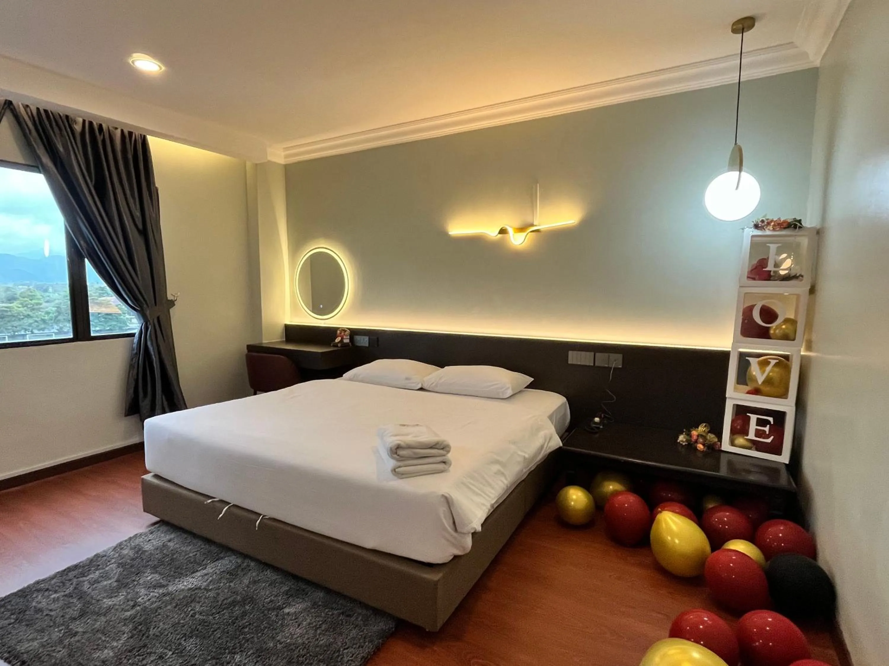 Bedroom, Bed in Fair Park Premier