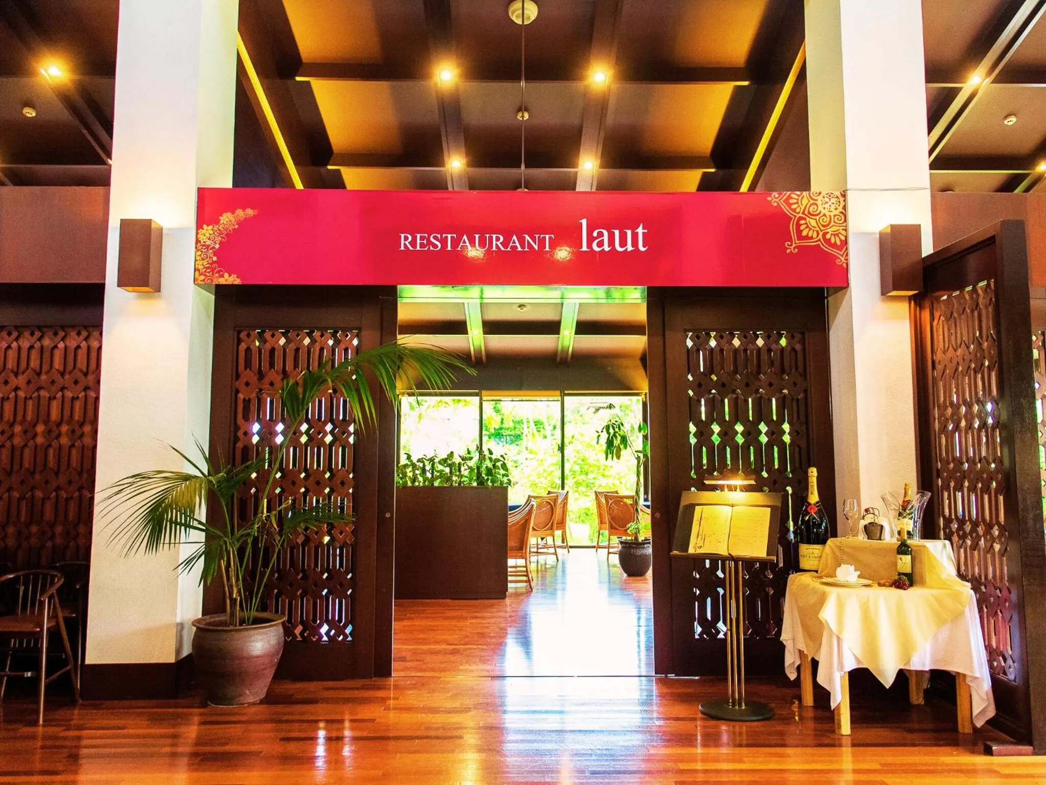 Restaurant/places to eat in LiVEMAX Amms Canna Resort Villa