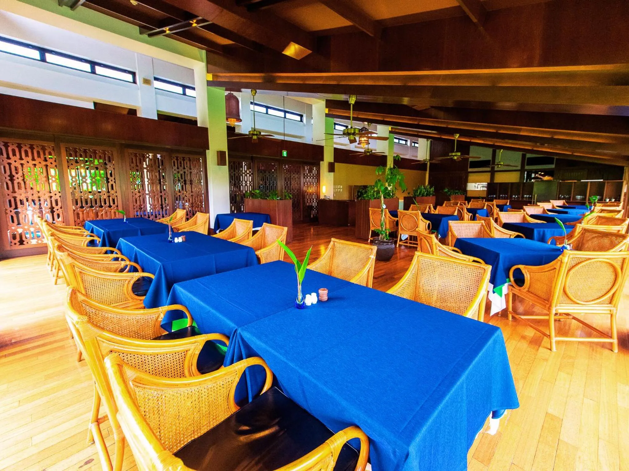 Restaurant/places to eat in LiVEMAX Amms Canna Resort Villa