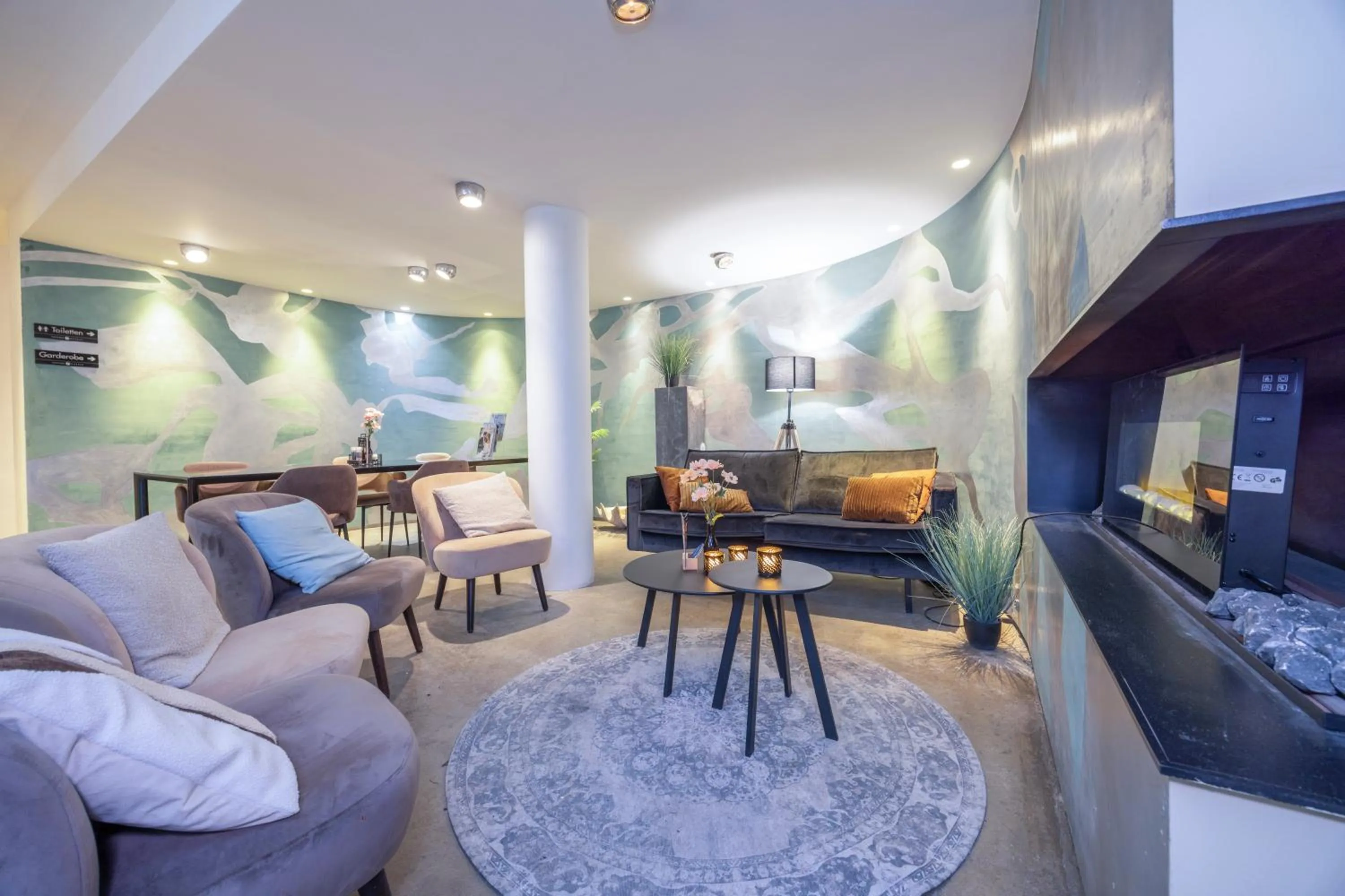 Seating area in Fletcher Hotel - Restaurant Elzenduin