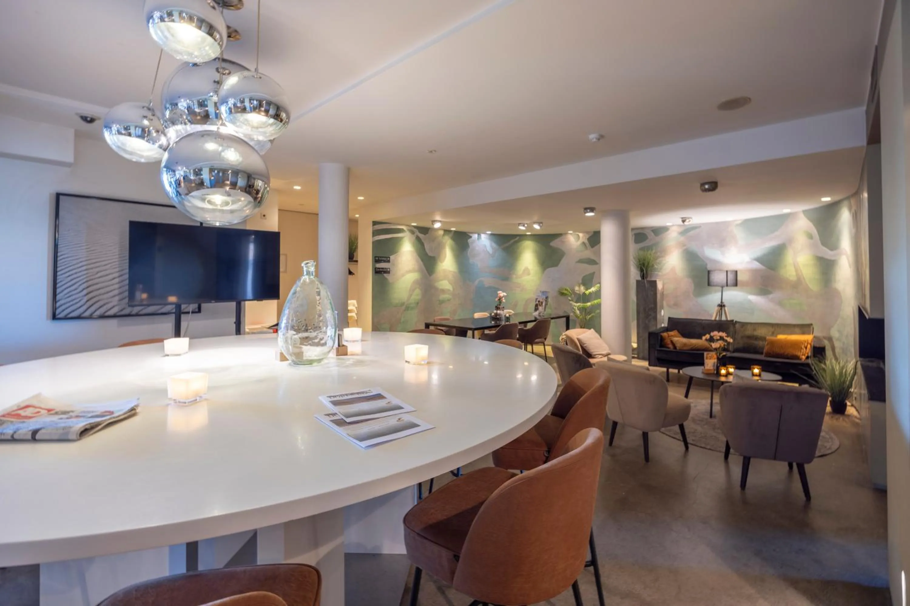 Seating area in Fletcher Hotel - Restaurant Elzenduin