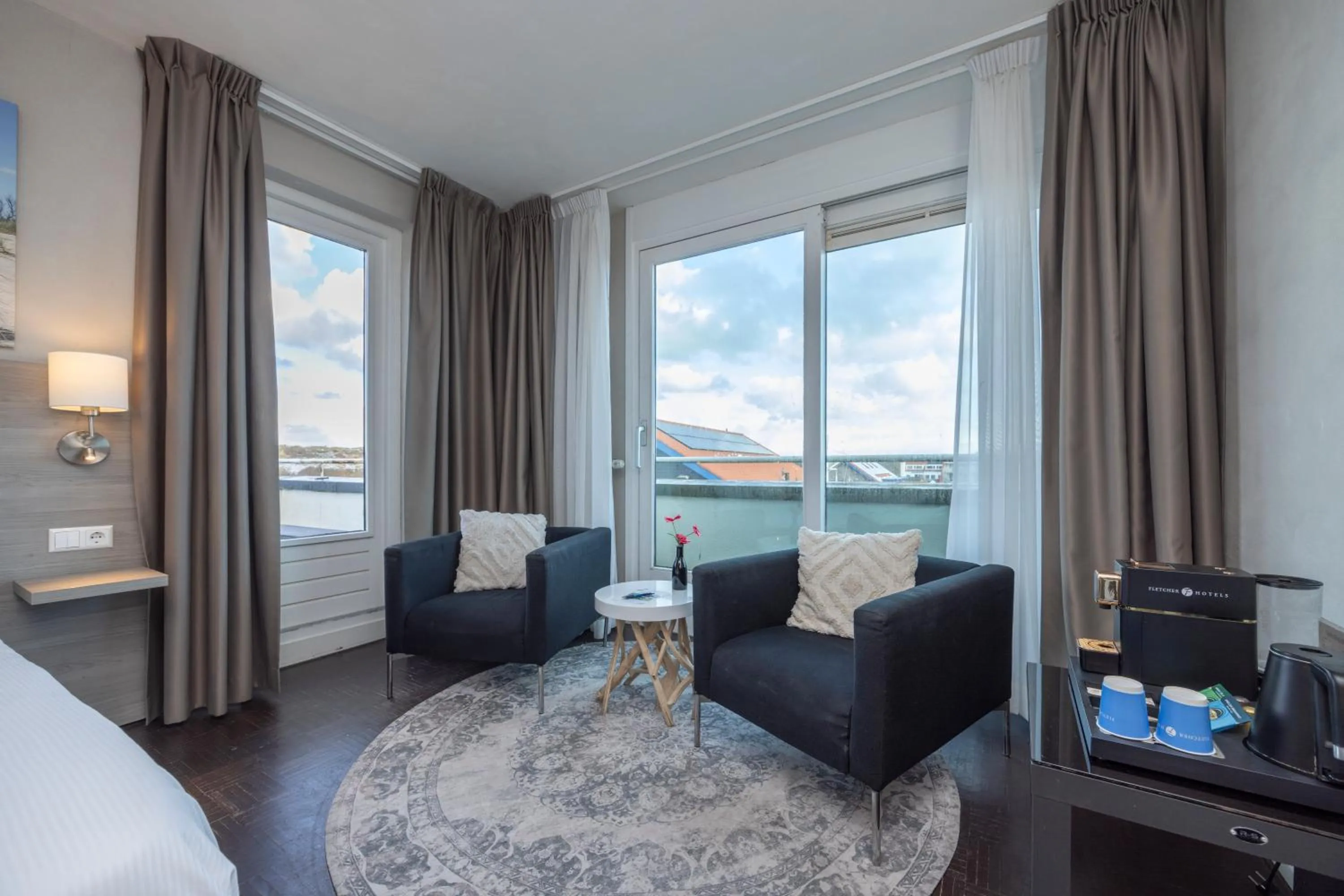 Seating area, Bed in Fletcher Hotel - Restaurant Elzenduin