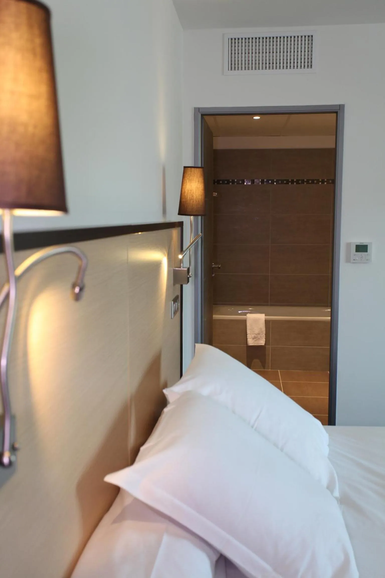 Decorative detail, Bed in Hôtel Restaurant les Pielettes