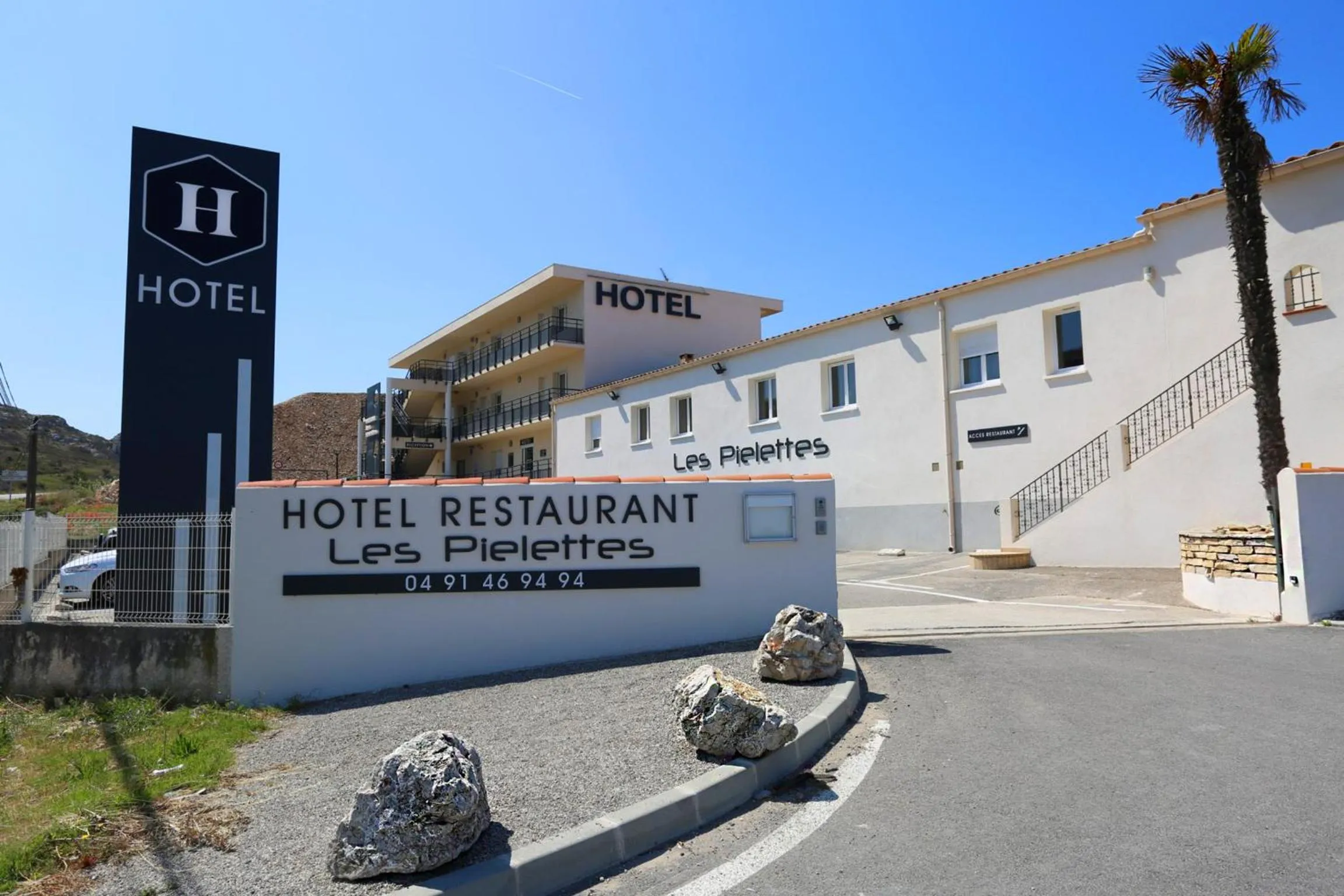 Facade/entrance in Hôtel Restaurant les Pielettes
