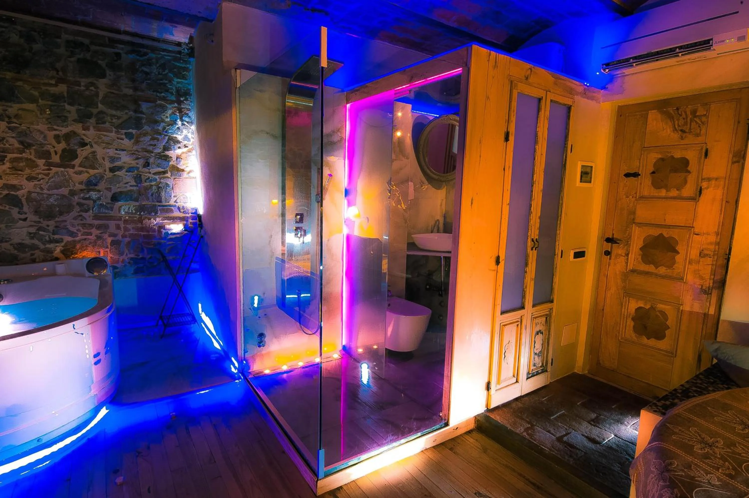 Shower in Castello di Montalbano