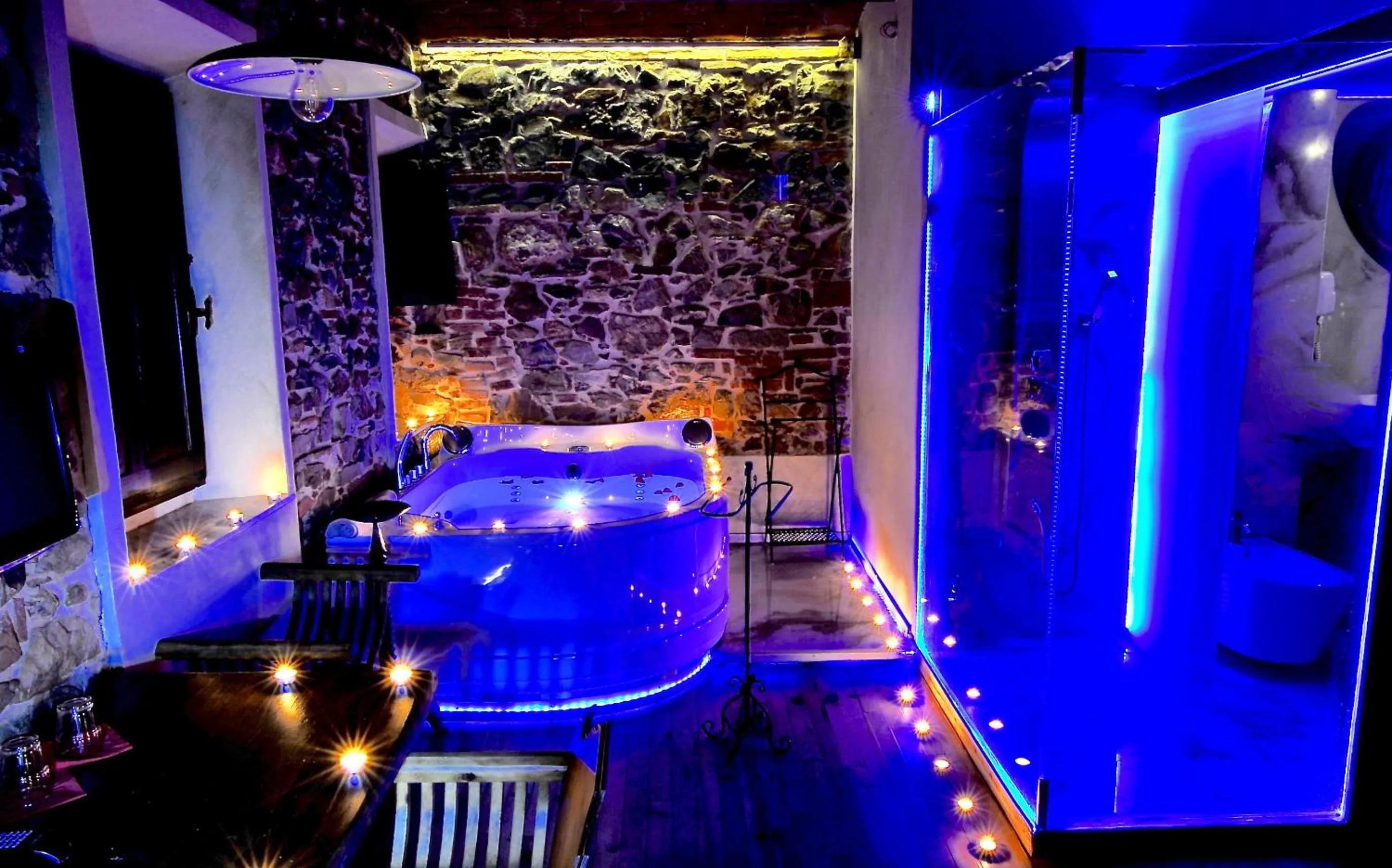 Hot Tub in Castello di Montalbano