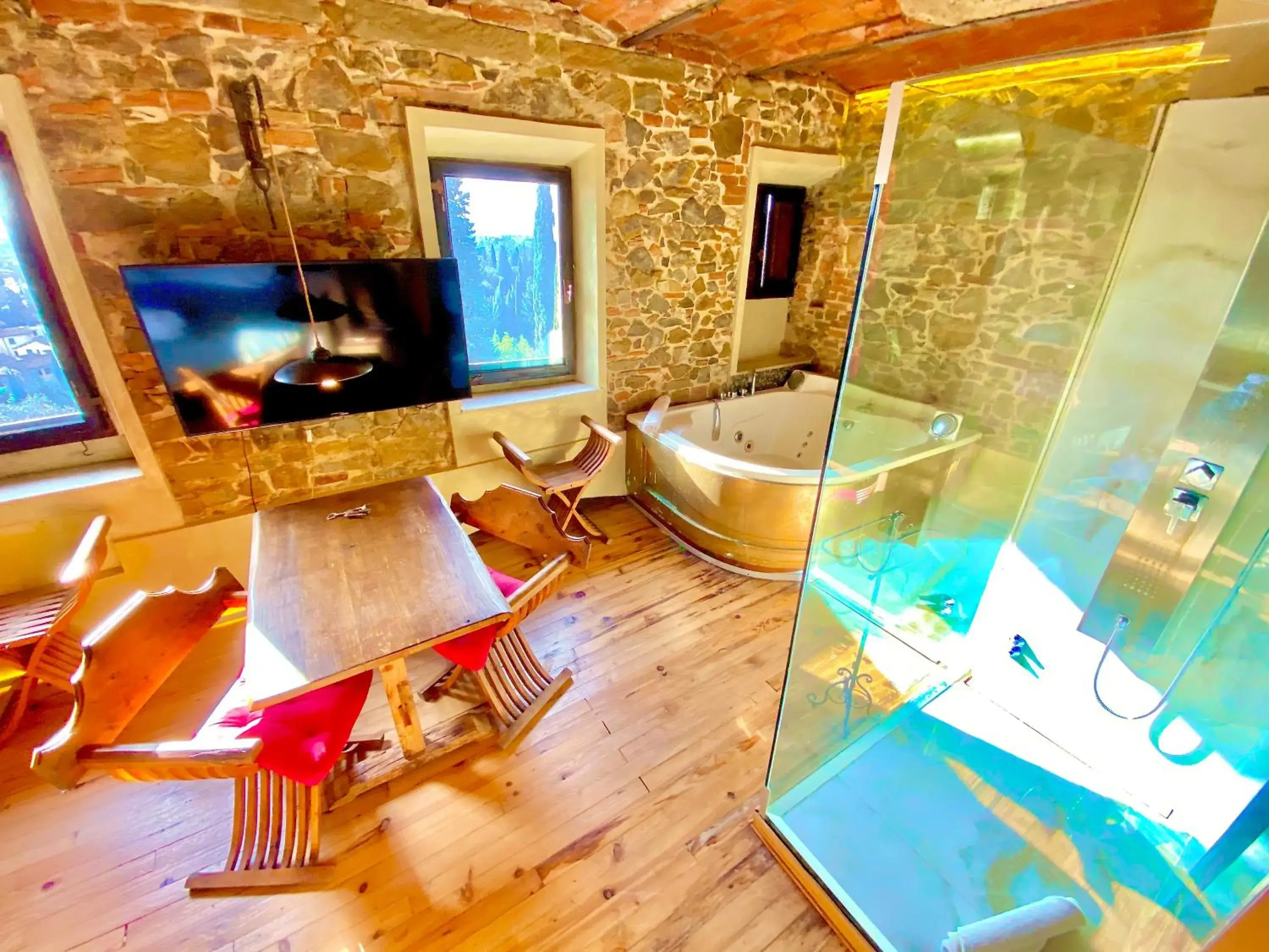 Deluxe Suite with Spa Bath in Castello di Montalbano Deluxe Suite with Spa Bath in Castello di Montalbano