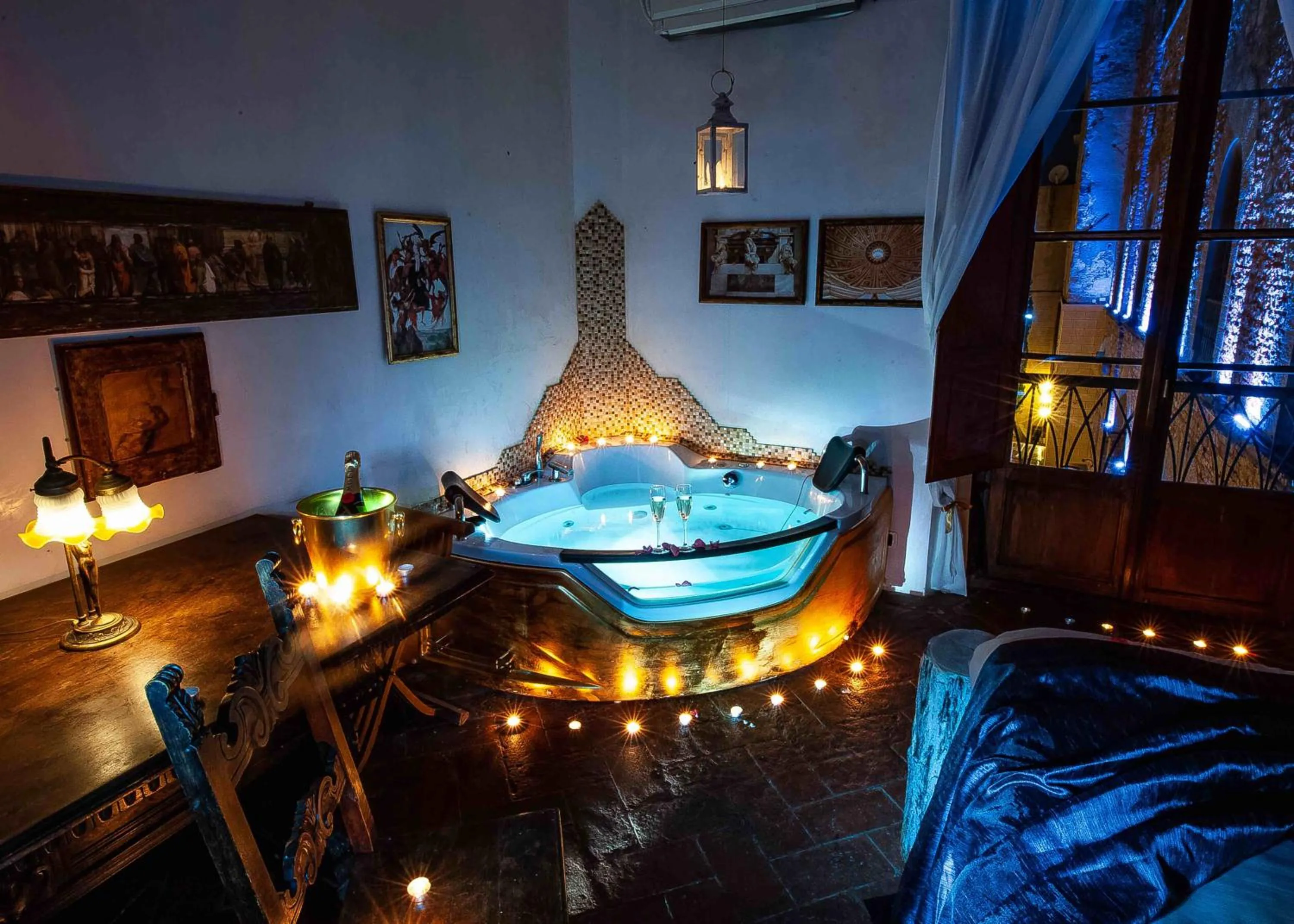 Hot Tub in Castello di Montalbano