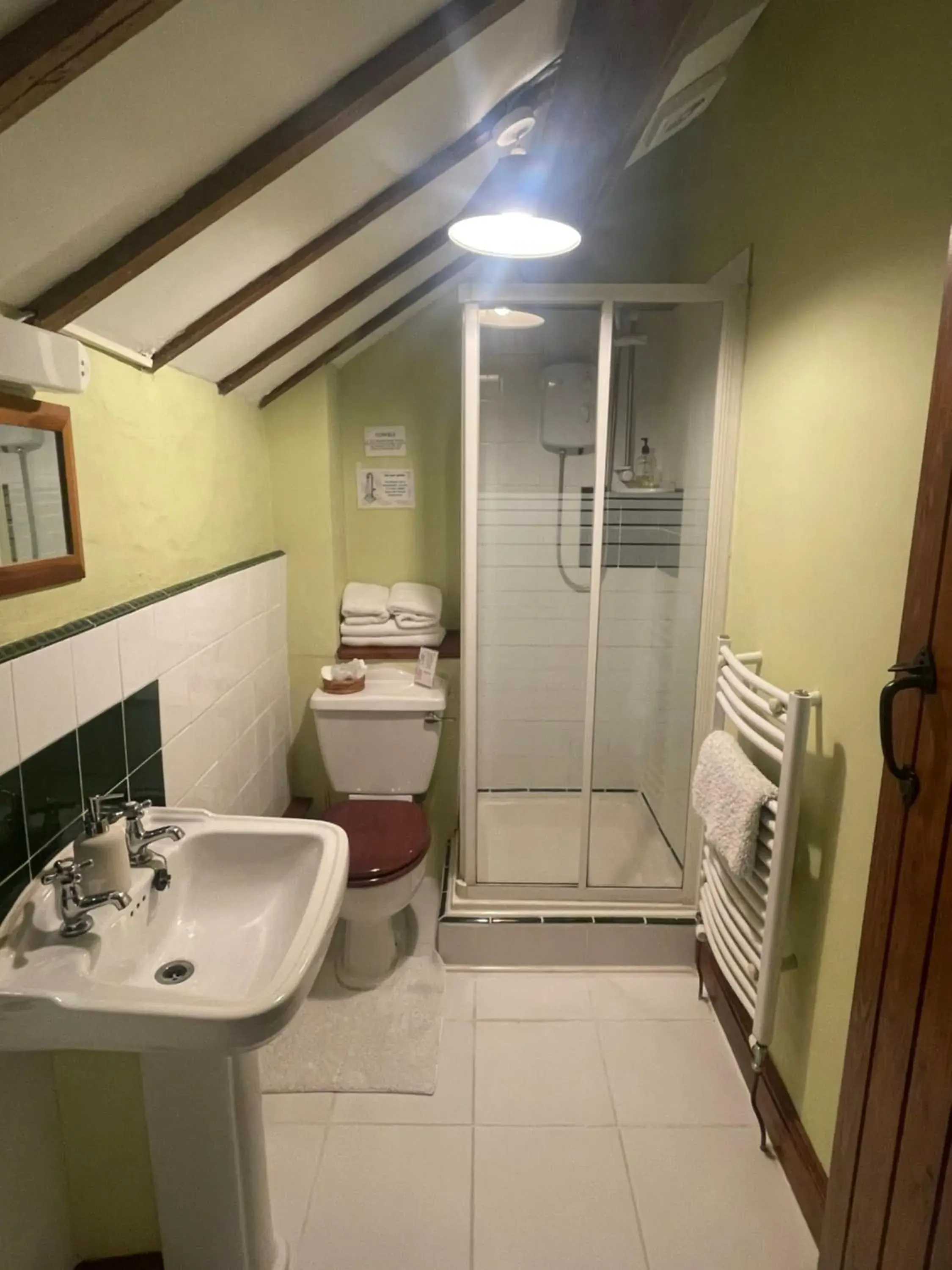 Twin Room - single occupancy in The Old Barn Twin Room - single occupancy in The Old Barn