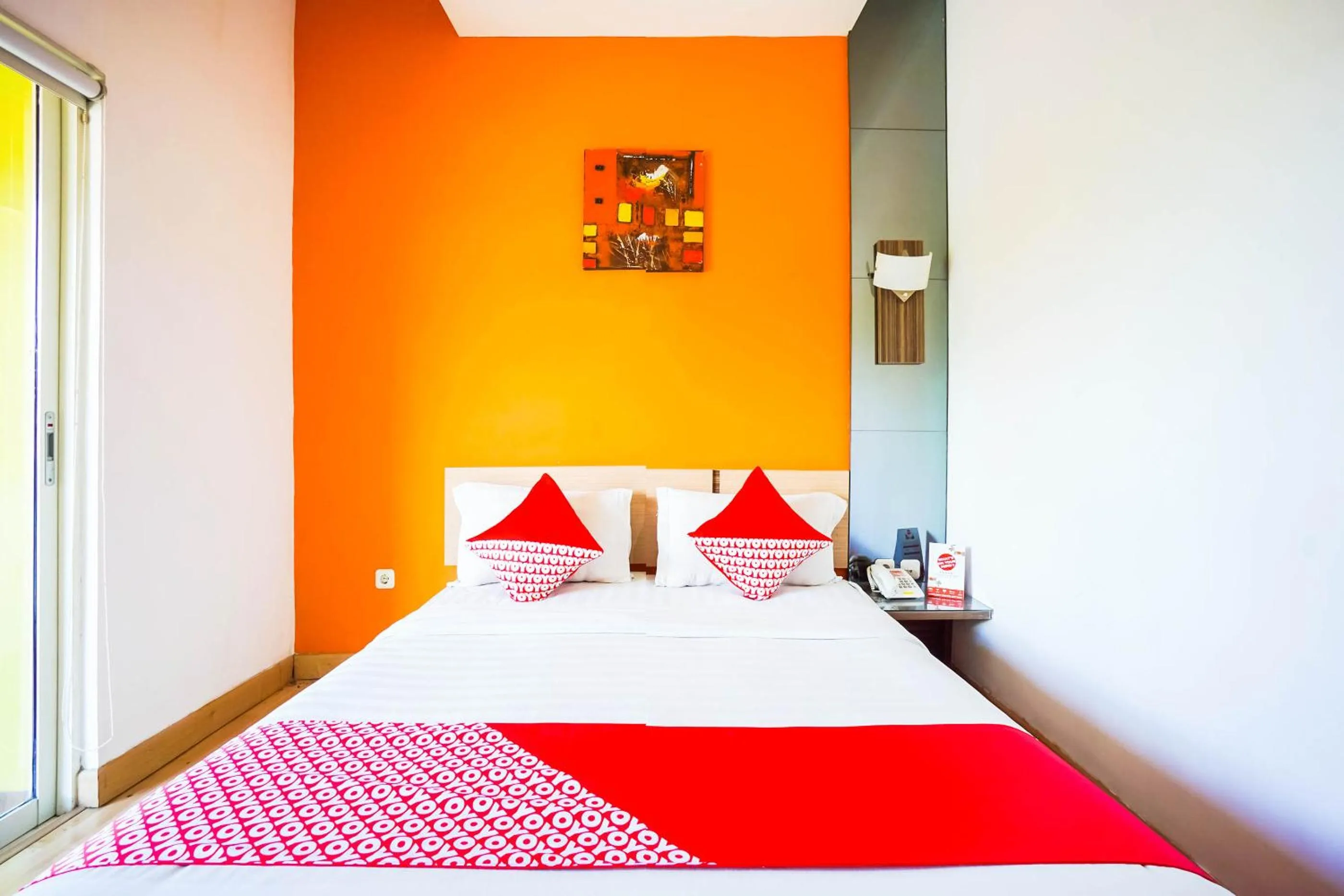 Bedroom in De Nearby Hotel