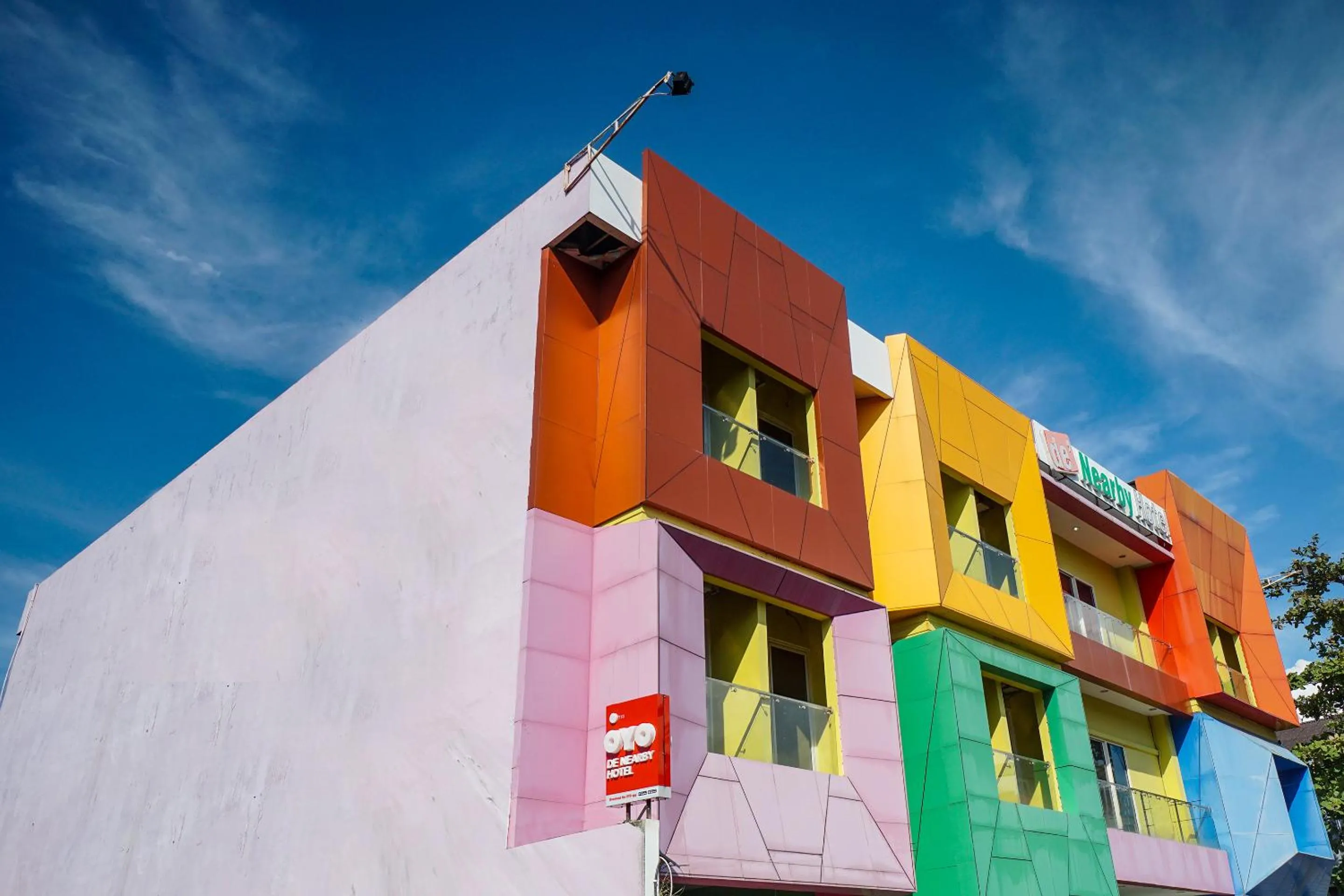 Facade/entrance, Property Building in De Nearby Hotel